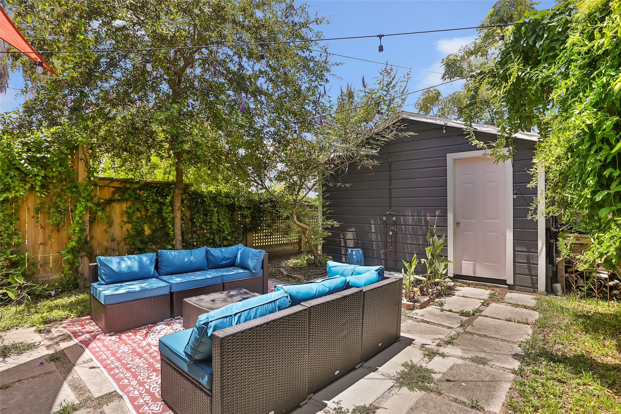 1518 Winnie Street Property Photo 8