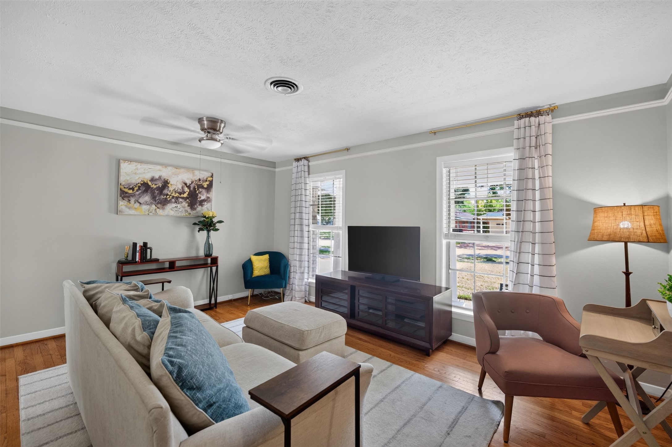 10706 Oasis Drive Property Photo 1