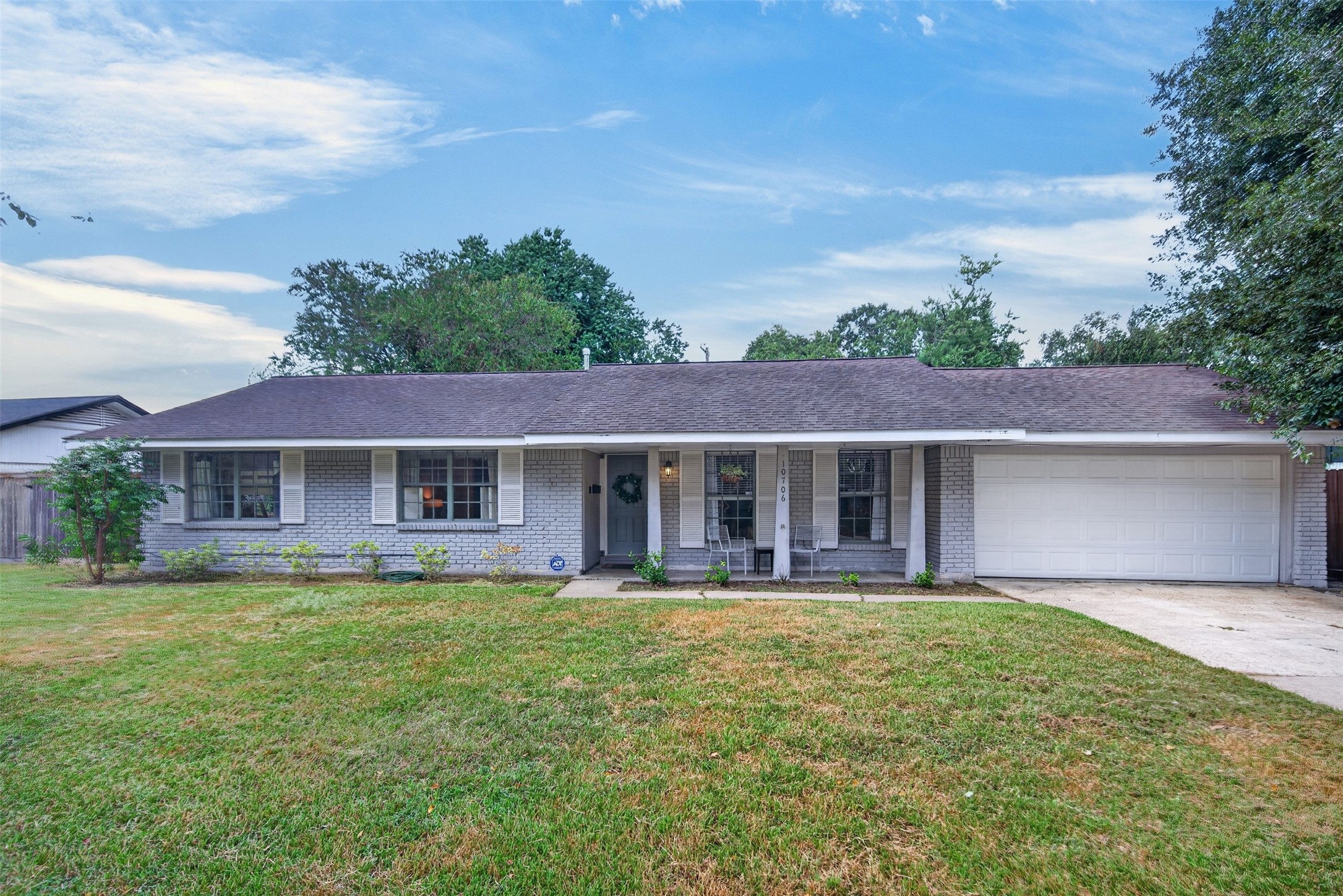 10706 Oasis Drive Property Photo 3