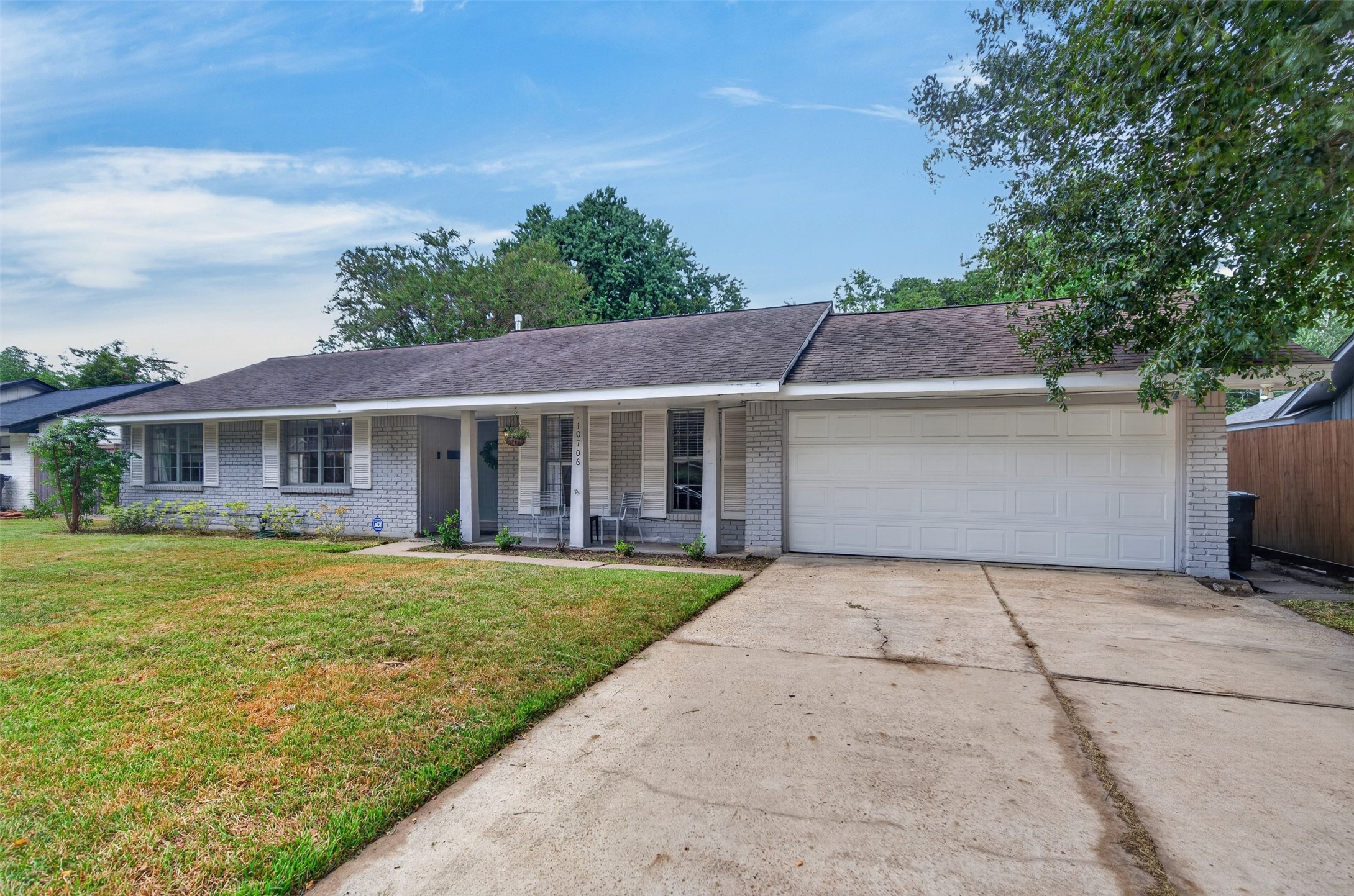 10706 Oasis Drive Property Photo 4
