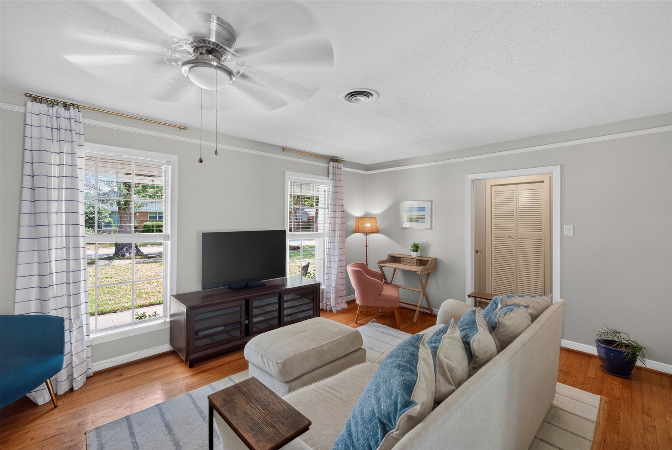 10706 Oasis Drive Property Photo 8