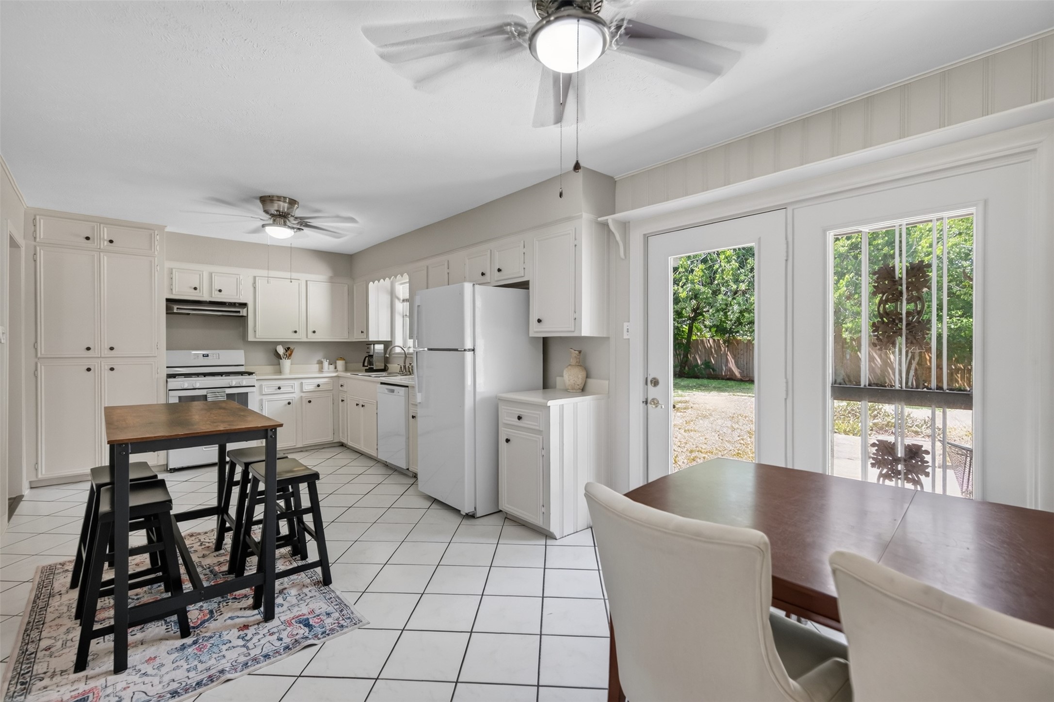 10706 Oasis Drive Property Photo 9
