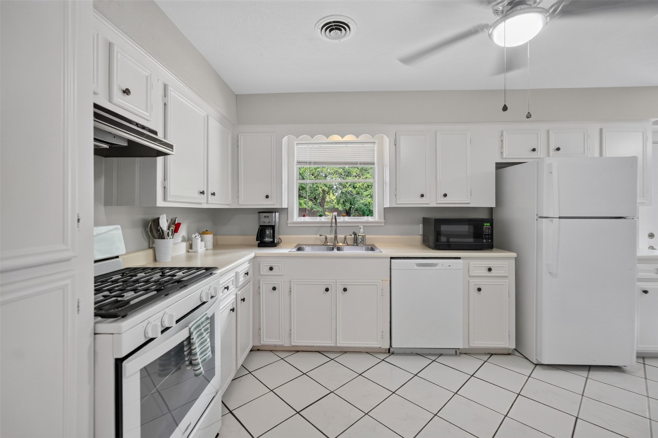 10706 Oasis Drive Property Photo 10