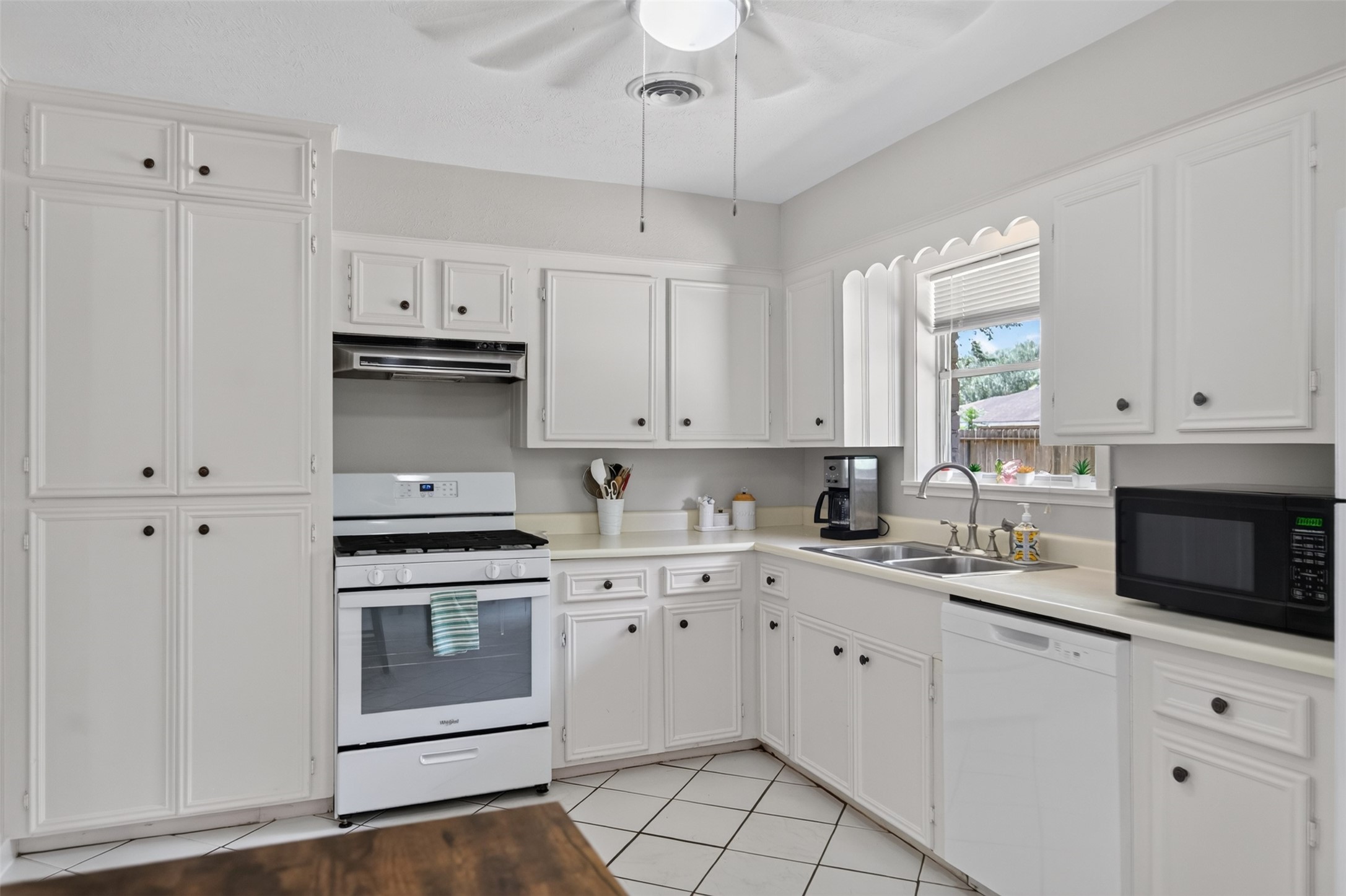 10706 Oasis Drive Property Photo 12