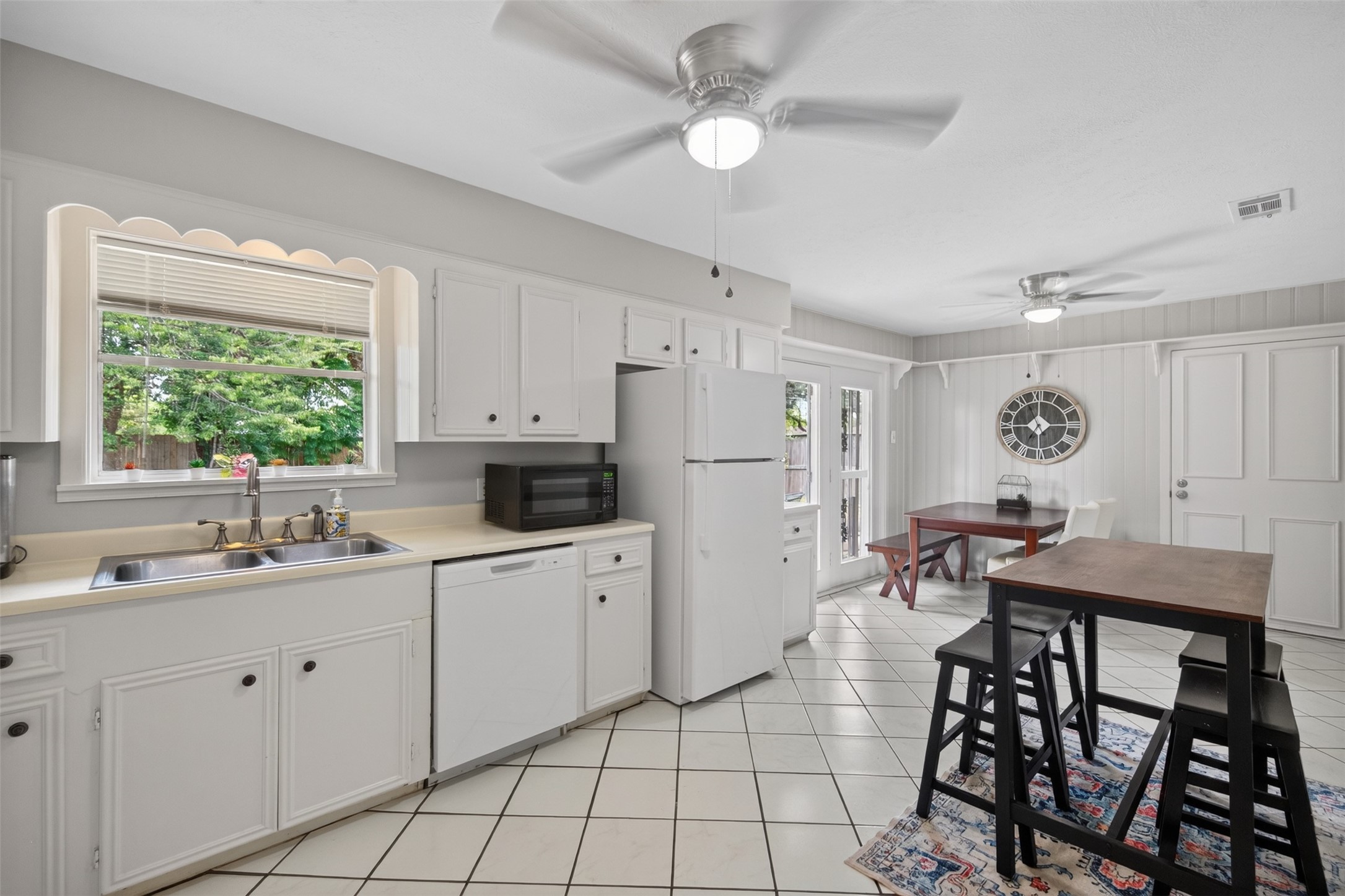 10706 Oasis Drive Property Photo 13