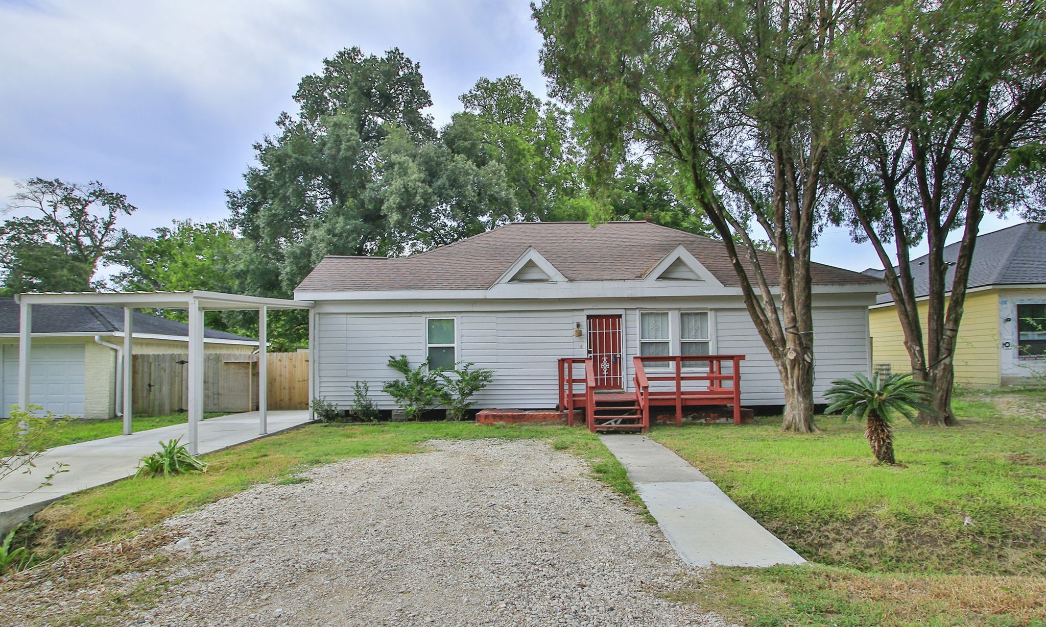 2703 Areba Street Property Photo 2