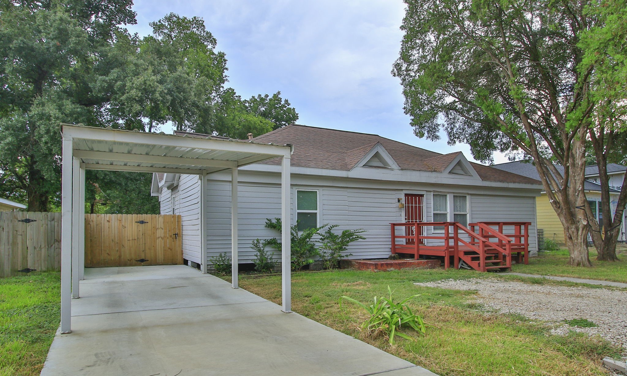 2703 Areba Street Property Photo 3