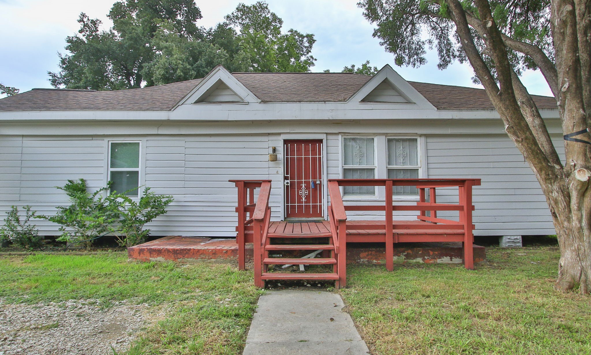 2703 Areba Street Property Photo 6