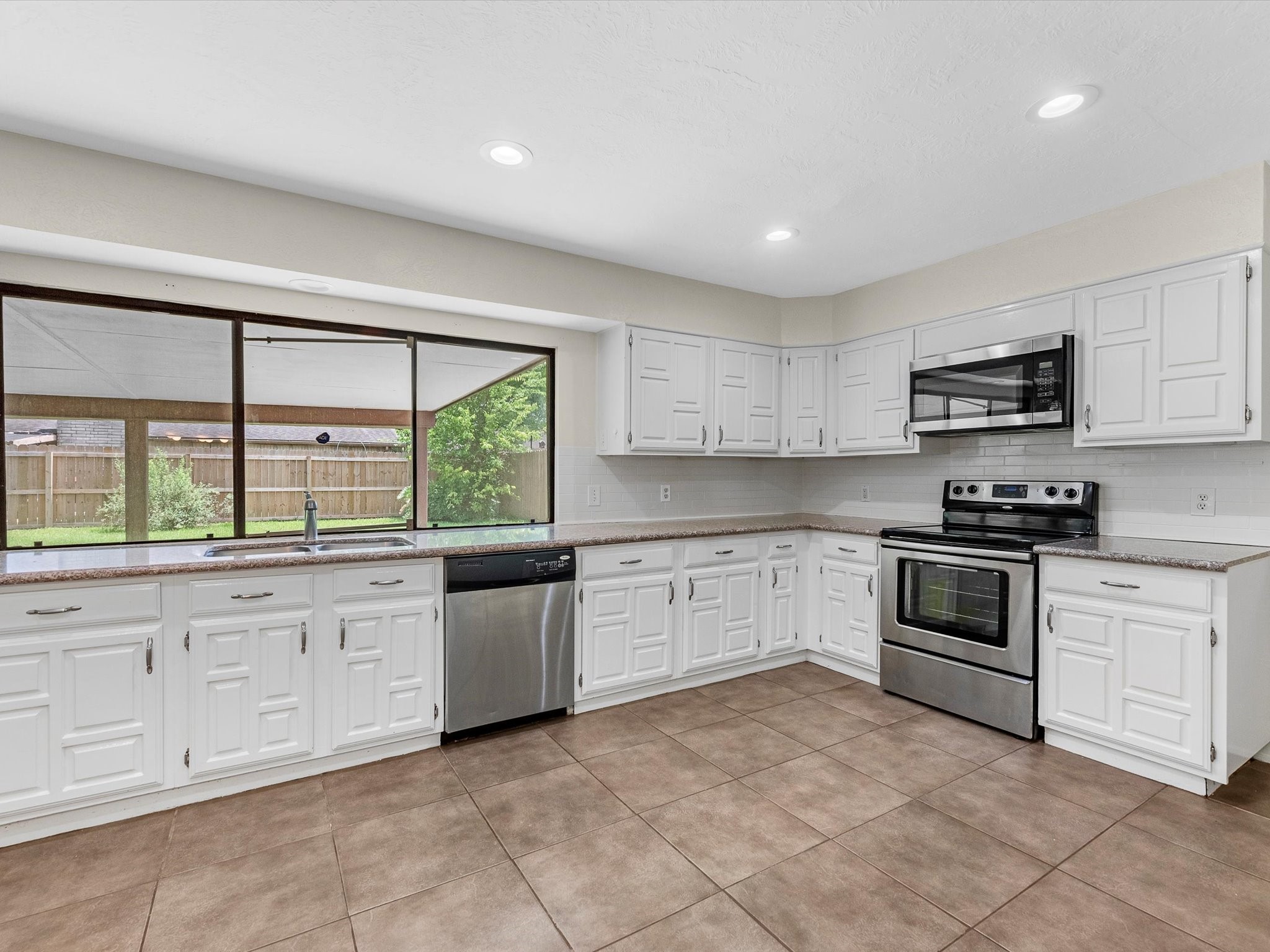 16811 Grouse Moor Drive Property Photo 5