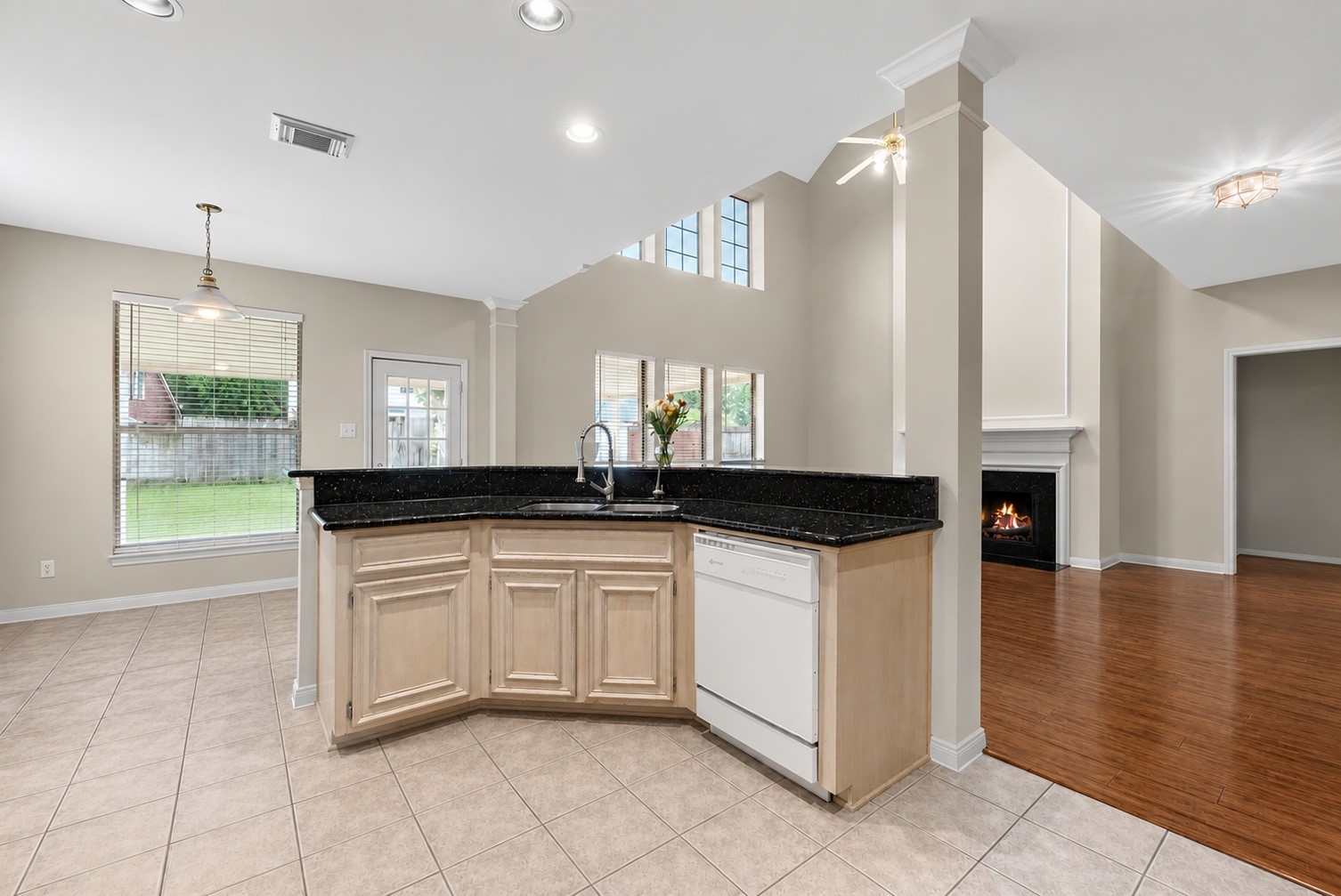 5724 Shady Hollow Court Property Photo 8