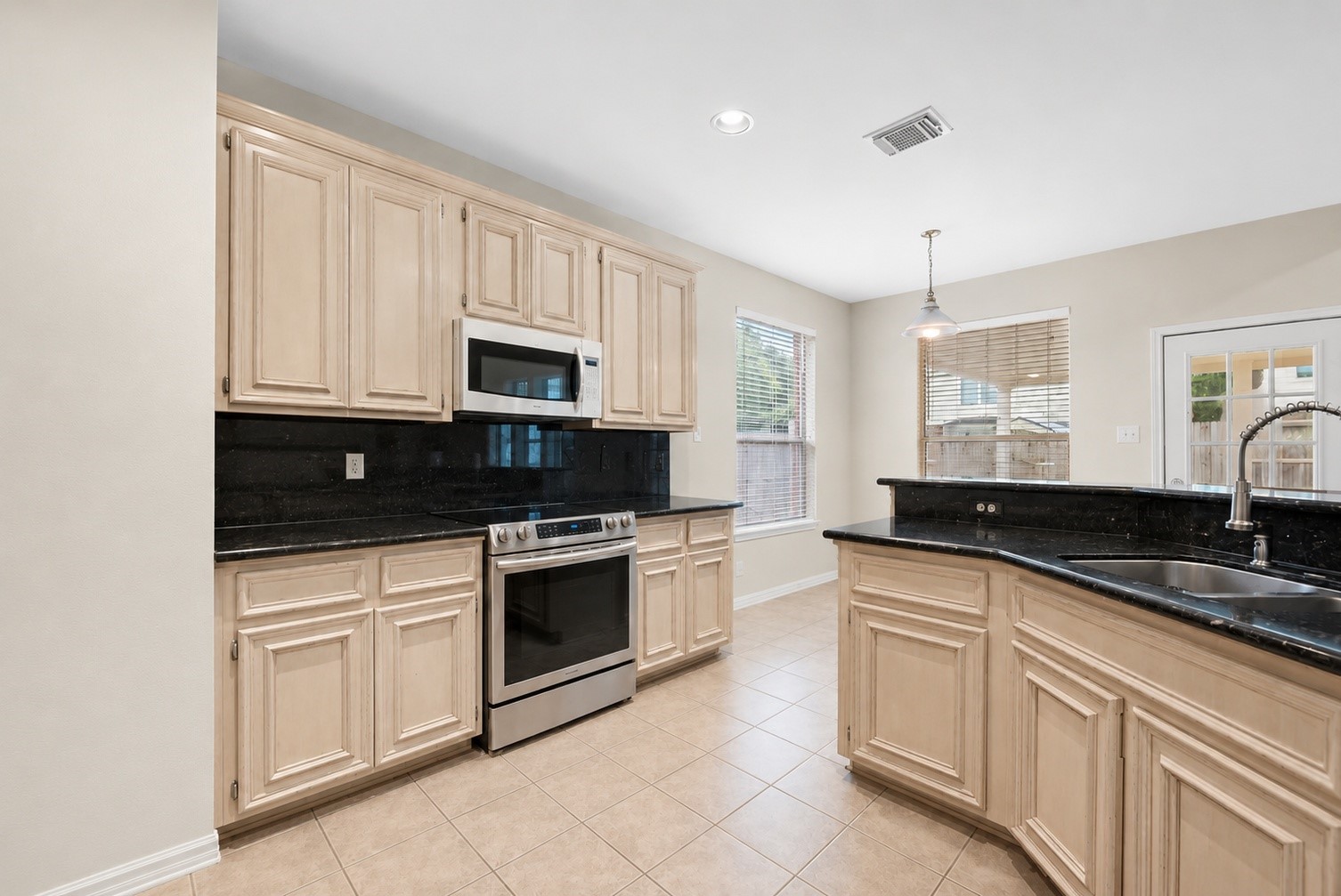 5724 Shady Hollow Court Property Photo 10