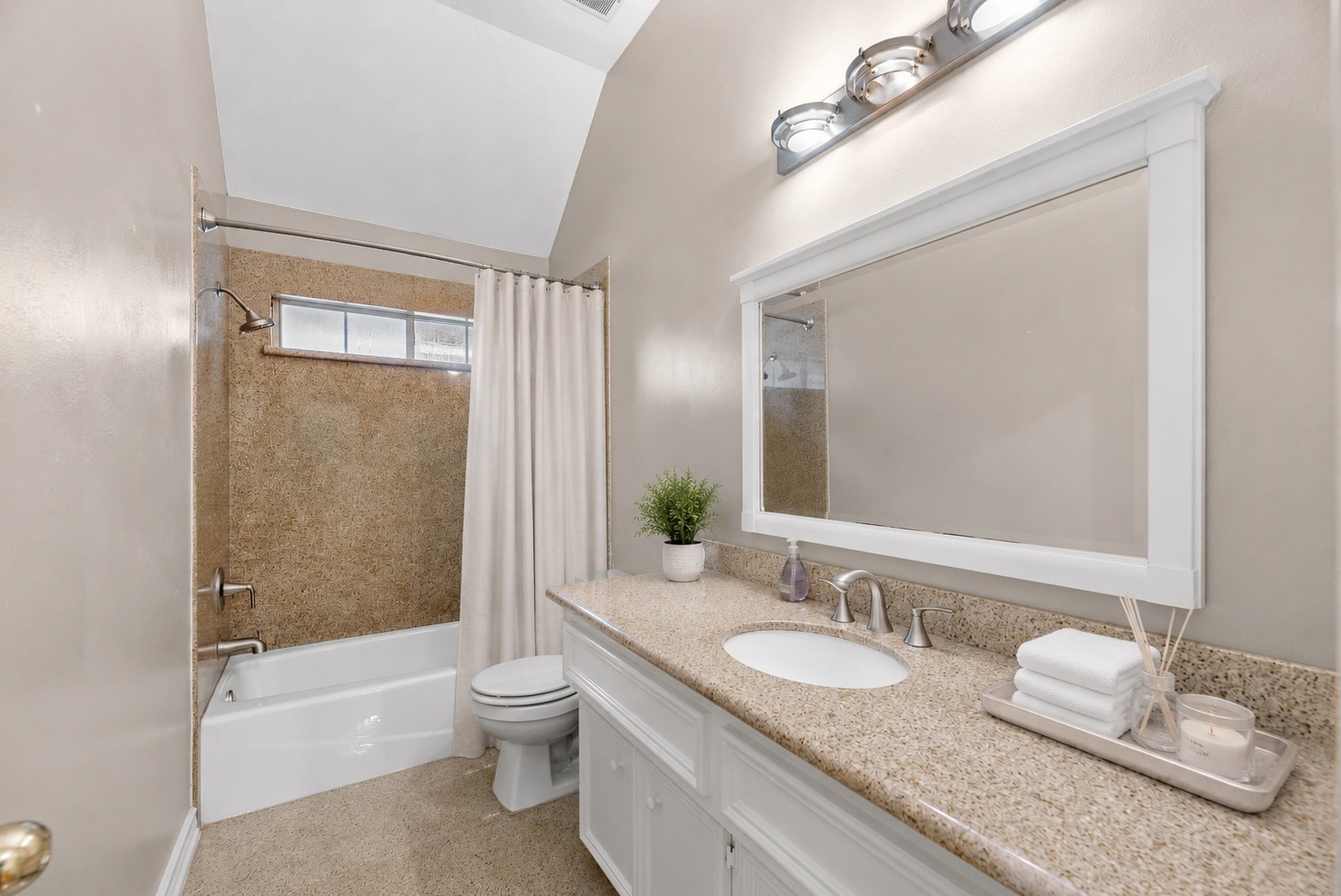 5724 Shady Hollow Court Property Photo 16