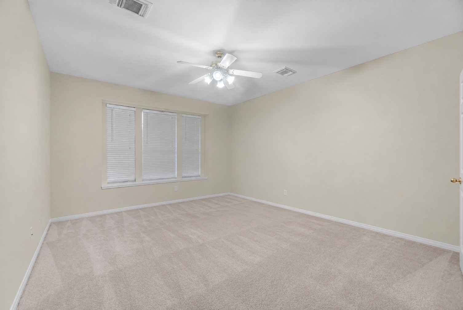5724 Shady Hollow Court Property Photo 23