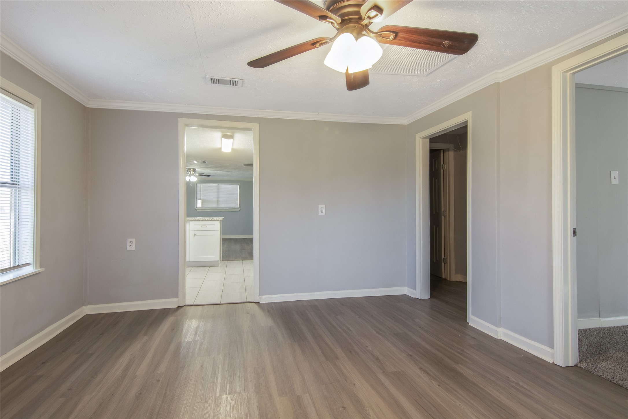 4401 Elmwood Street Property Photo 6