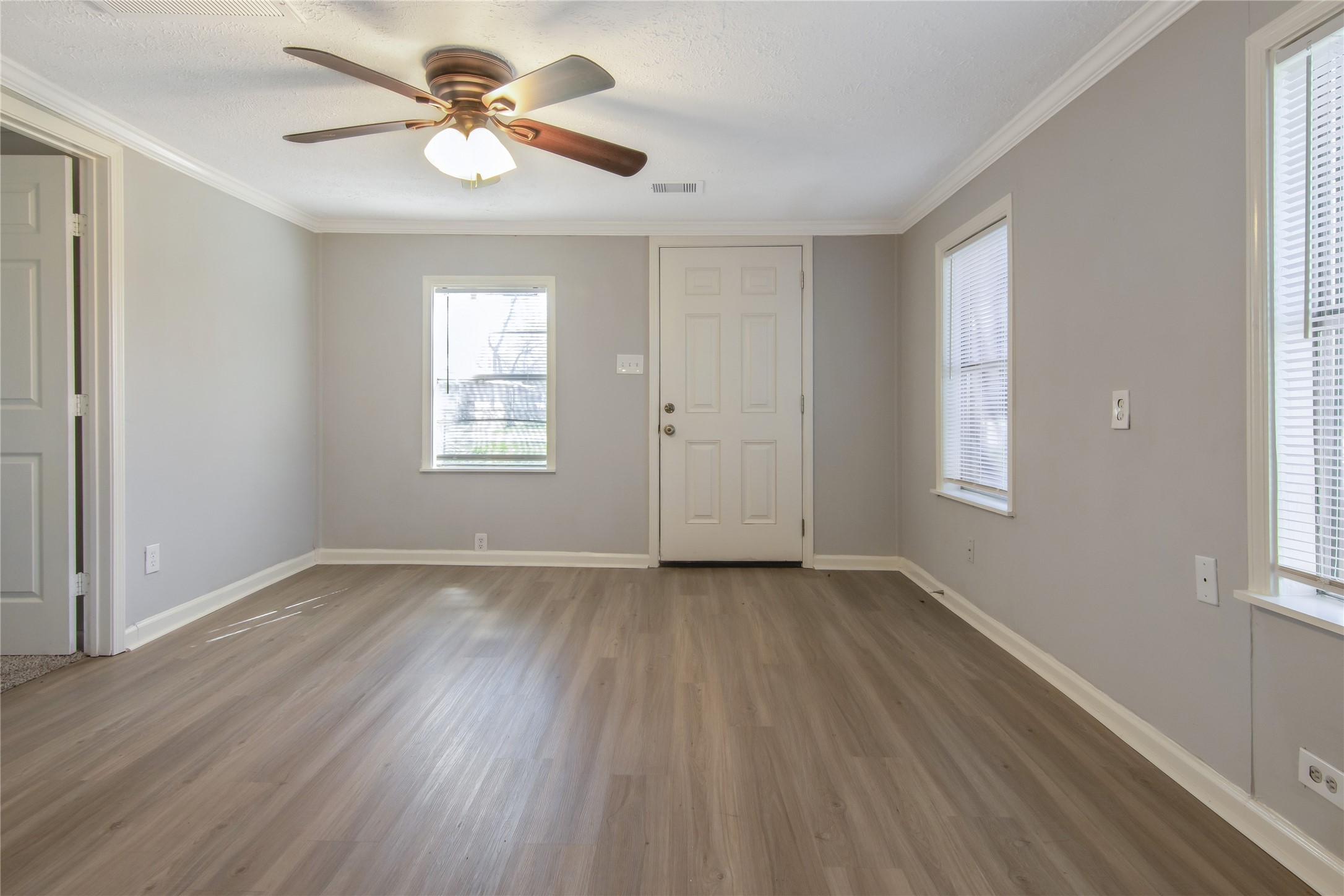 4401 Elmwood Street Property Photo 7