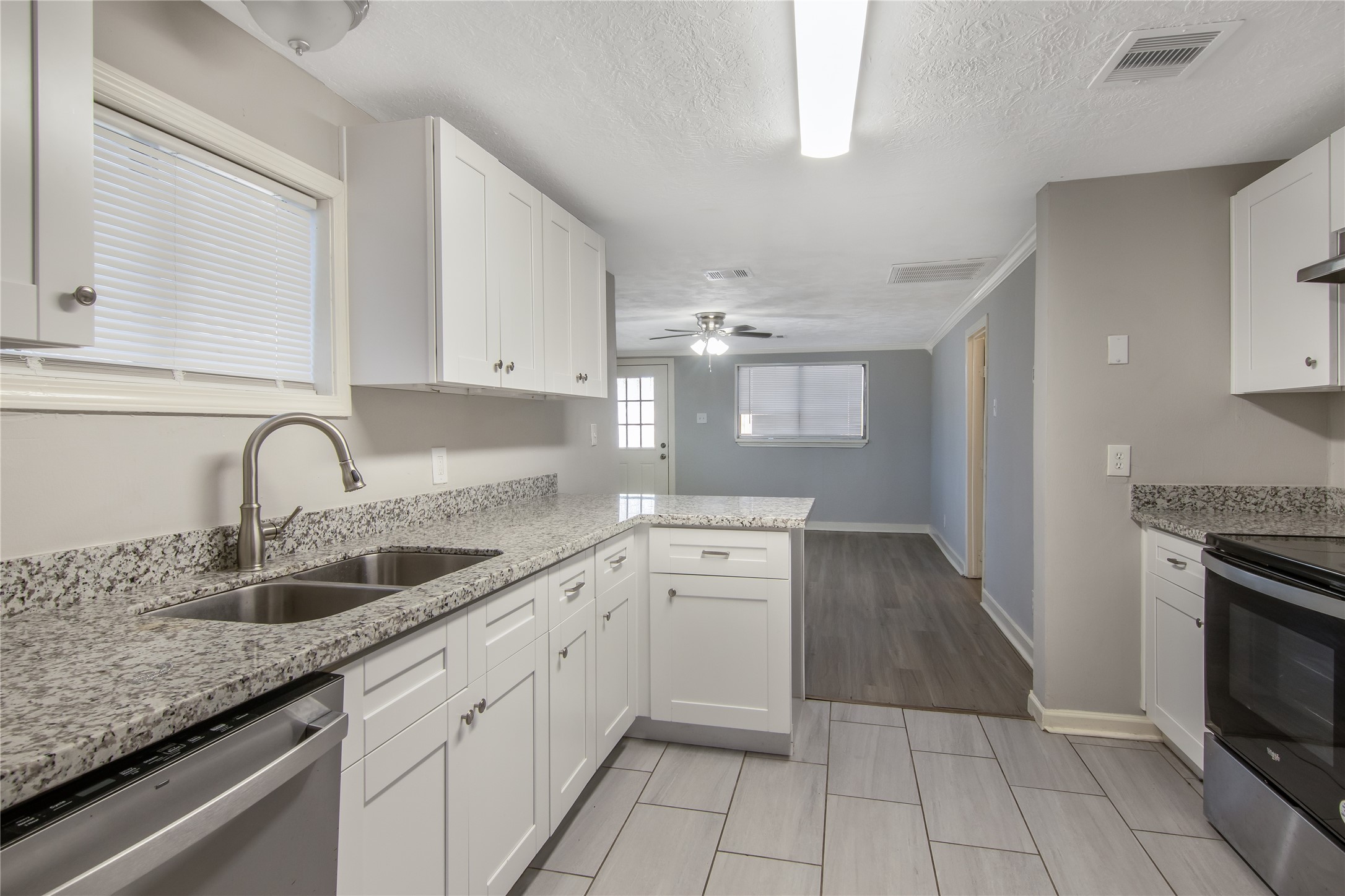 4401 Elmwood Street Property Photo 10