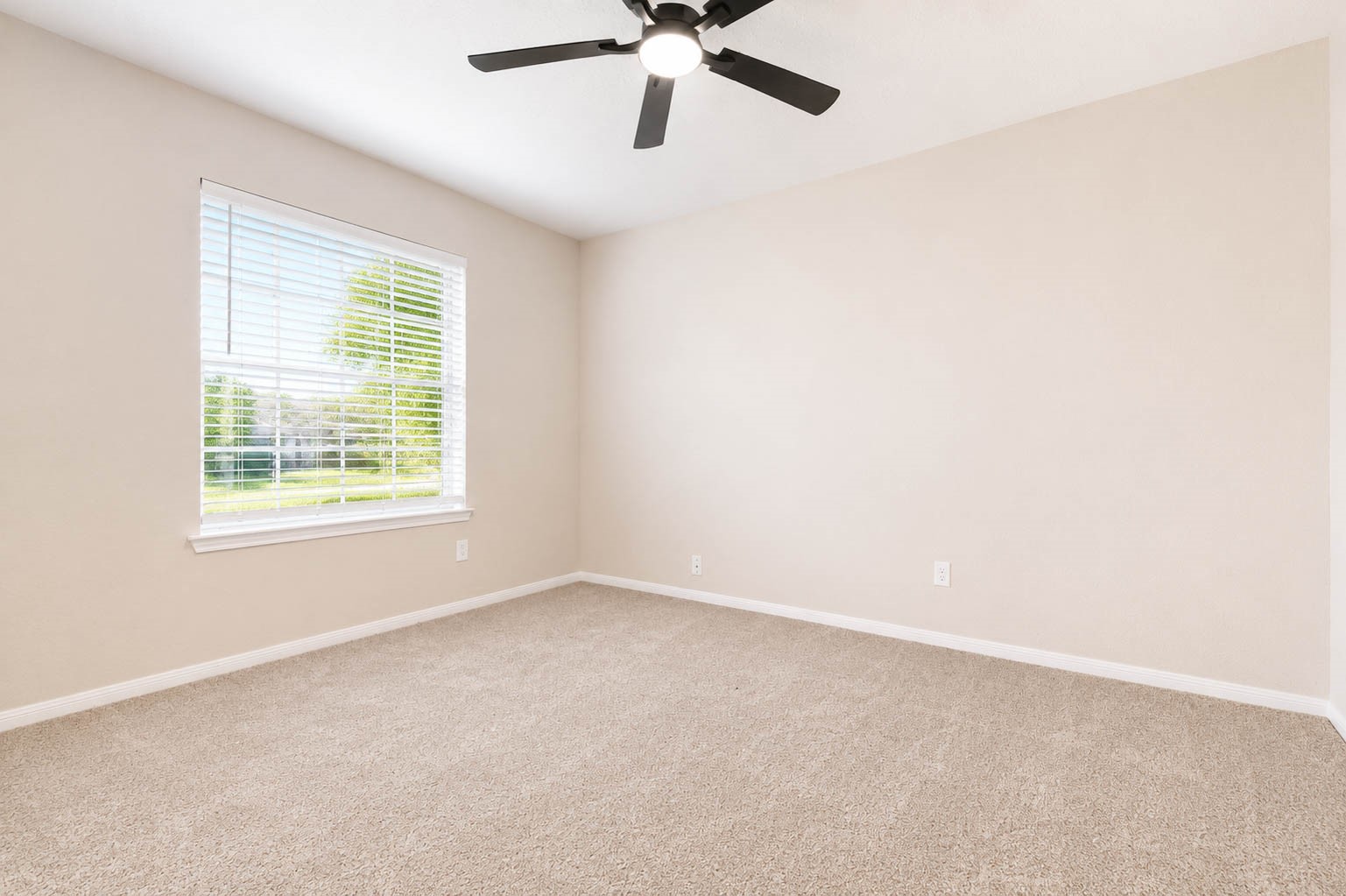 15819 Contender Lane Property Photo 36