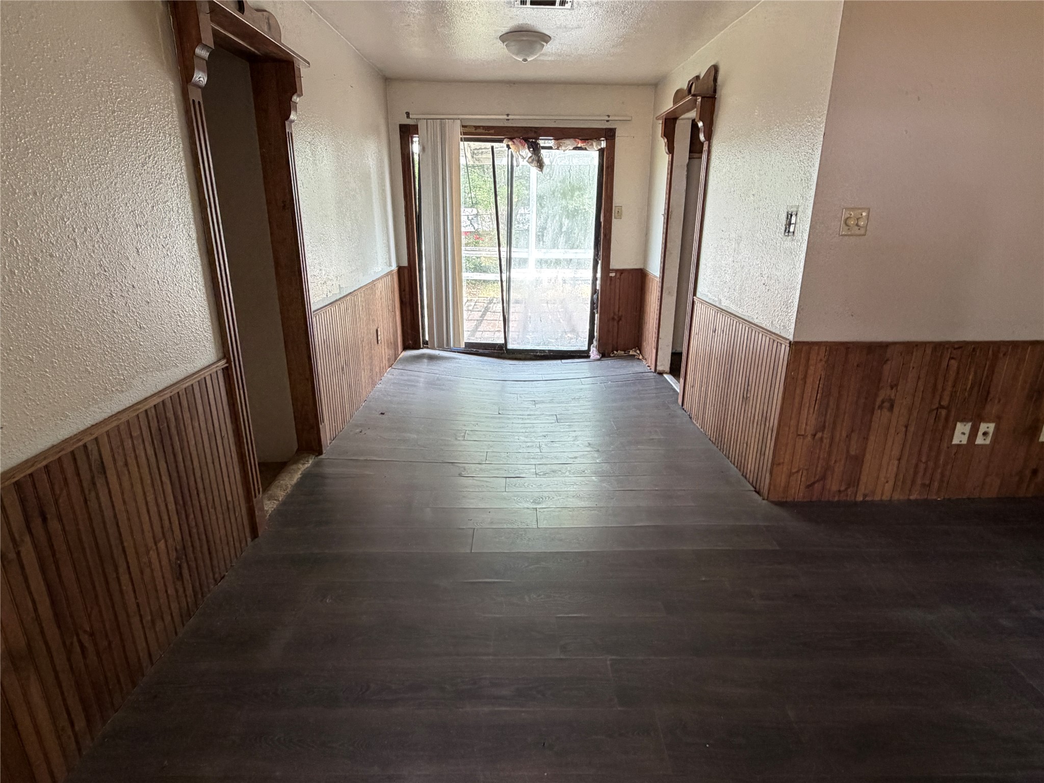 1210 Hemphill Street Property Photo 5