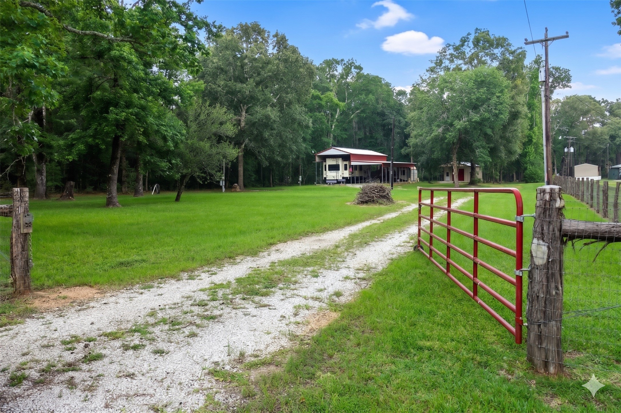 10792 Hwy 156 Property Photo 2