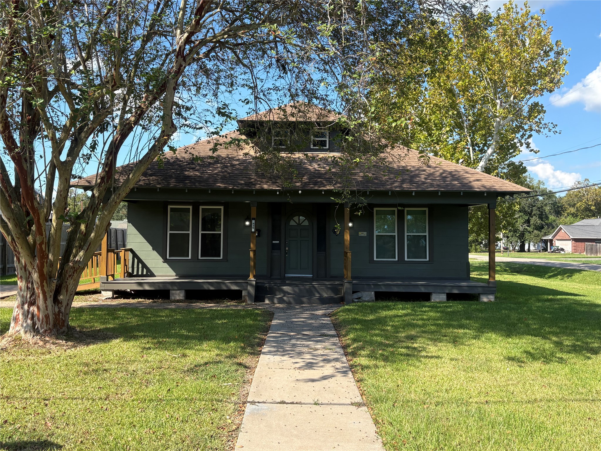 529 E Myrtle Street Property Photo 1