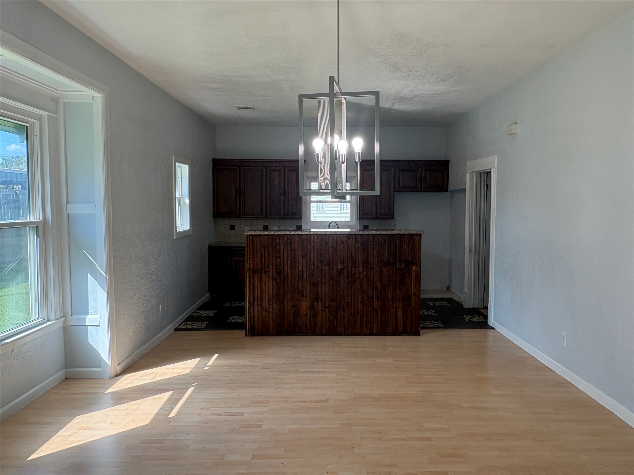 529 E Myrtle Street Property Photo 2