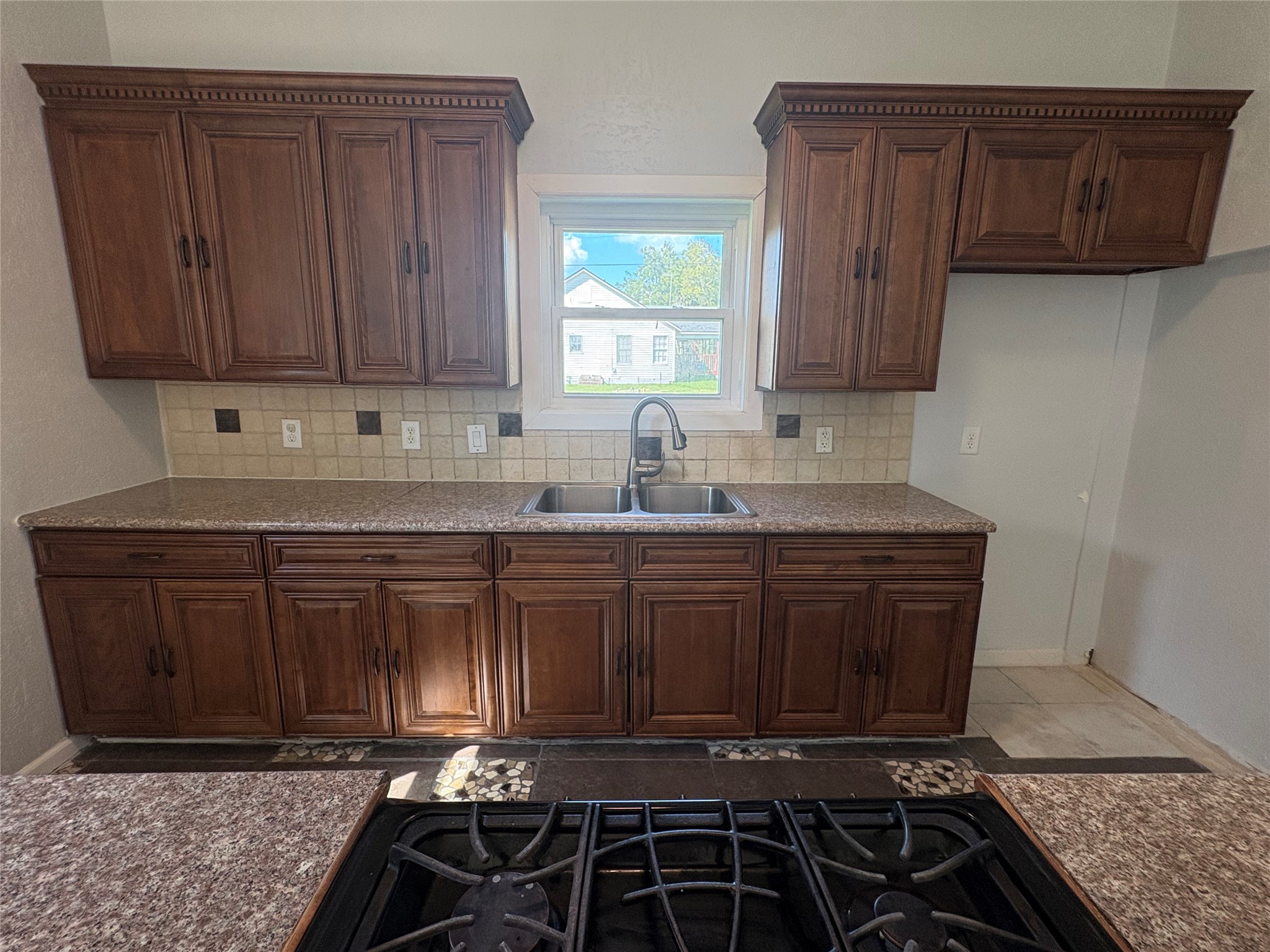 529 E Myrtle Street Property Photo 4