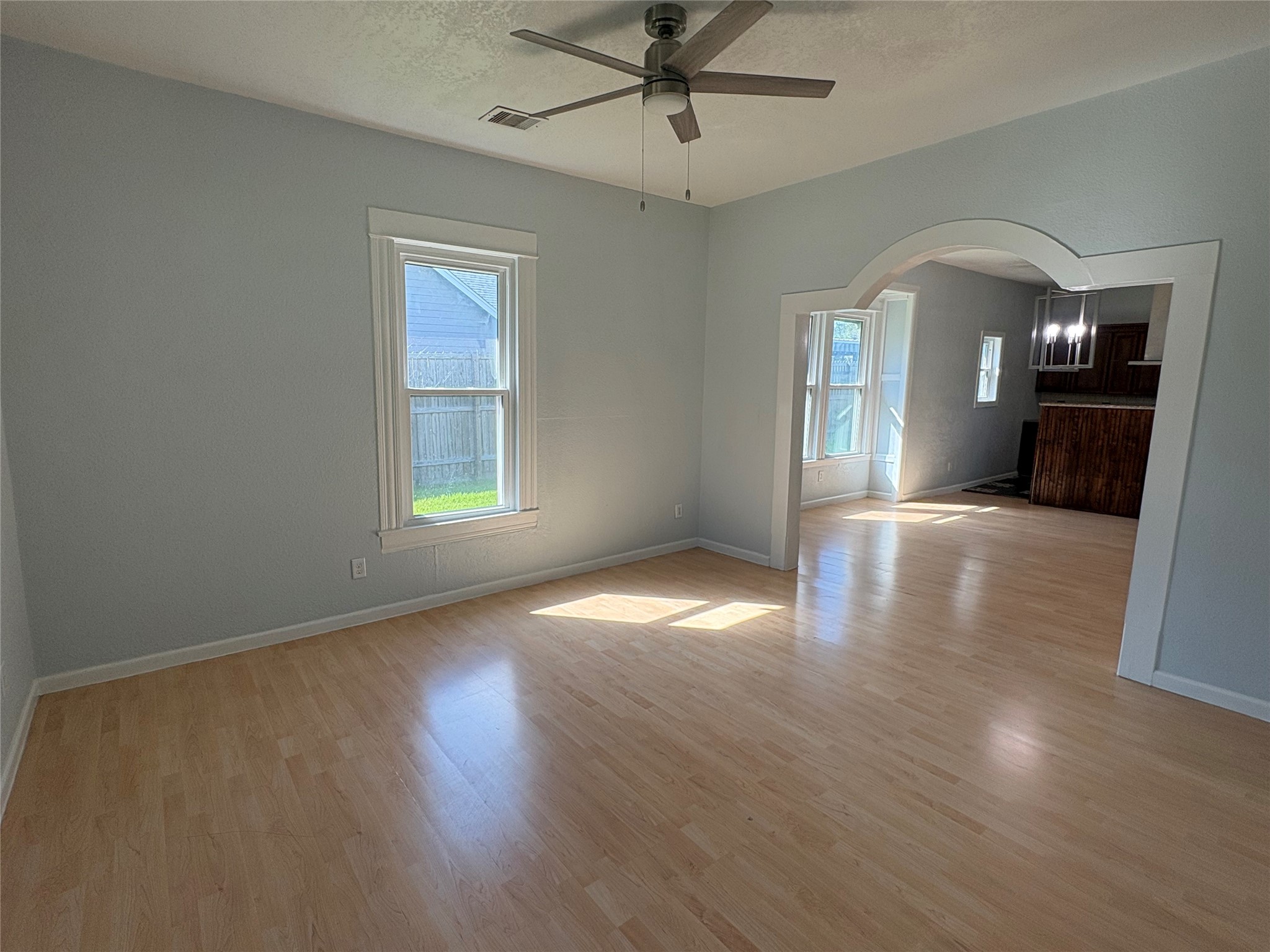 529 E Myrtle Street Property Photo 7
