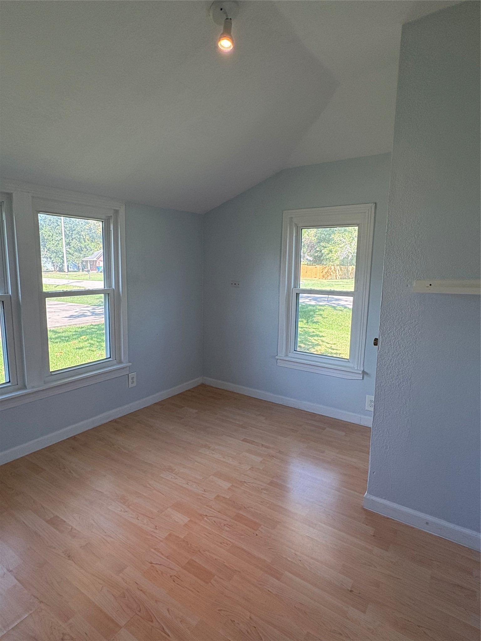 529 E Myrtle Street Property Photo 15