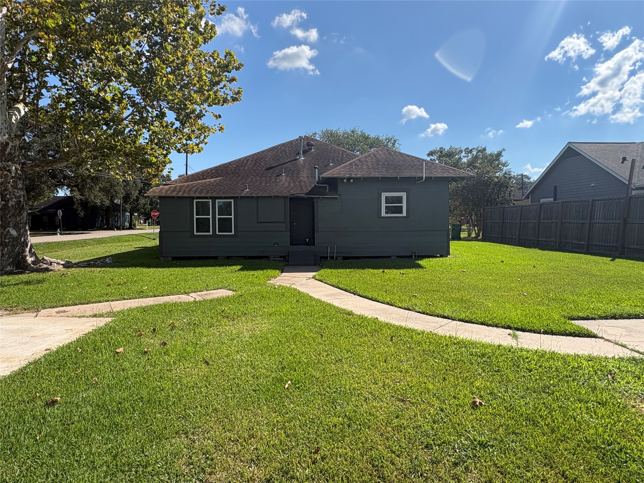 529 E Myrtle Street Property Photo 17