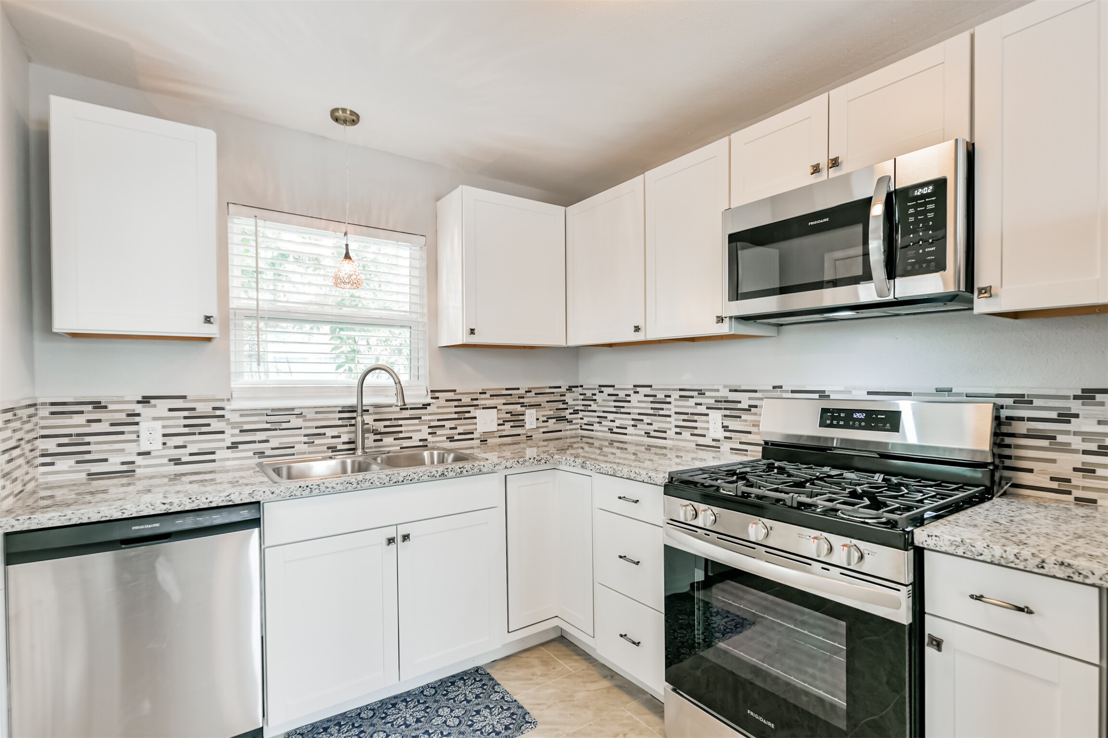 812 38th Street Property Photo 3