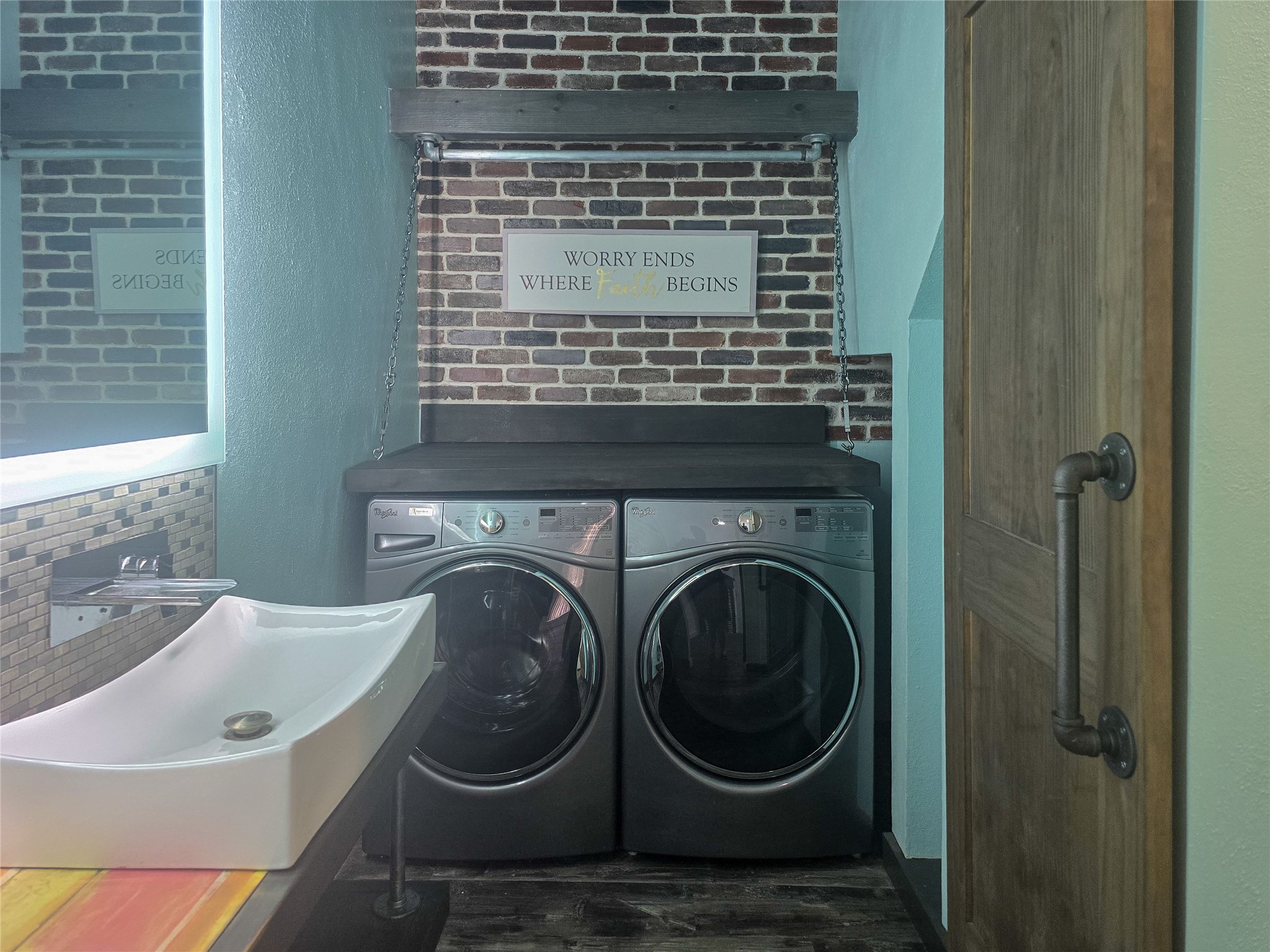921 Marine Drive 327 Property Photo 6