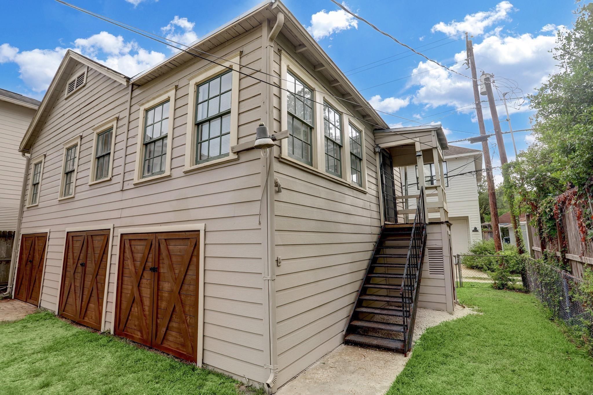 1123 1/2 Arlington Street Property Photo 1