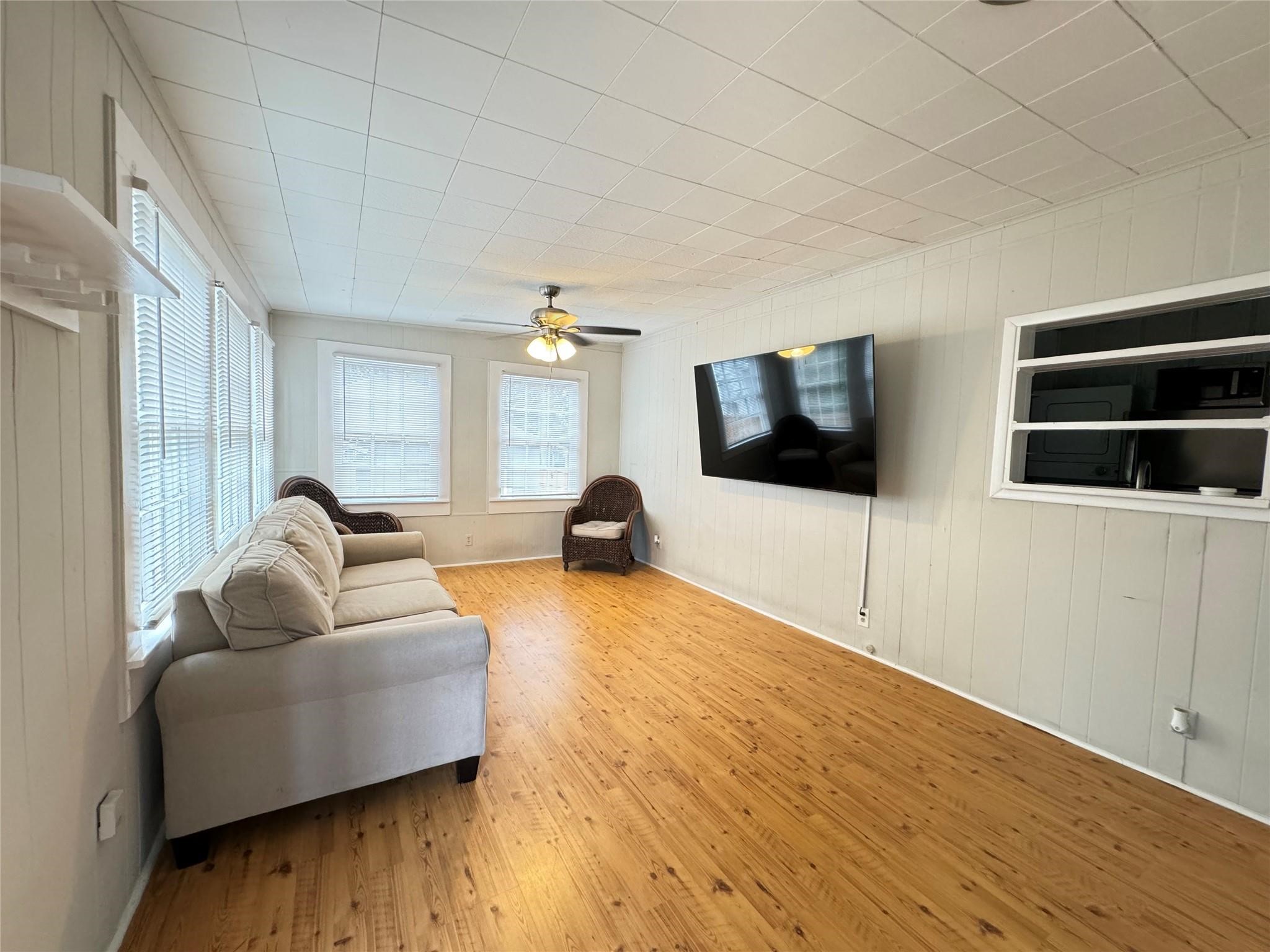 1123 1/2 Arlington Street Property Photo 5