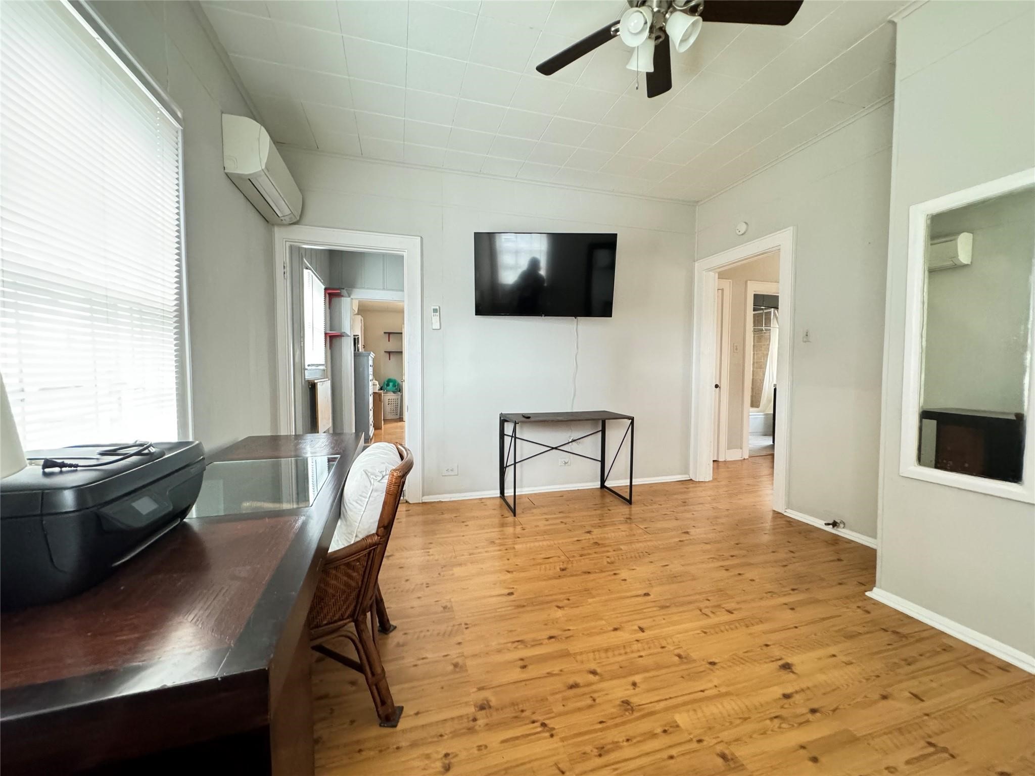 1123 1/2 Arlington Street Property Photo 8
