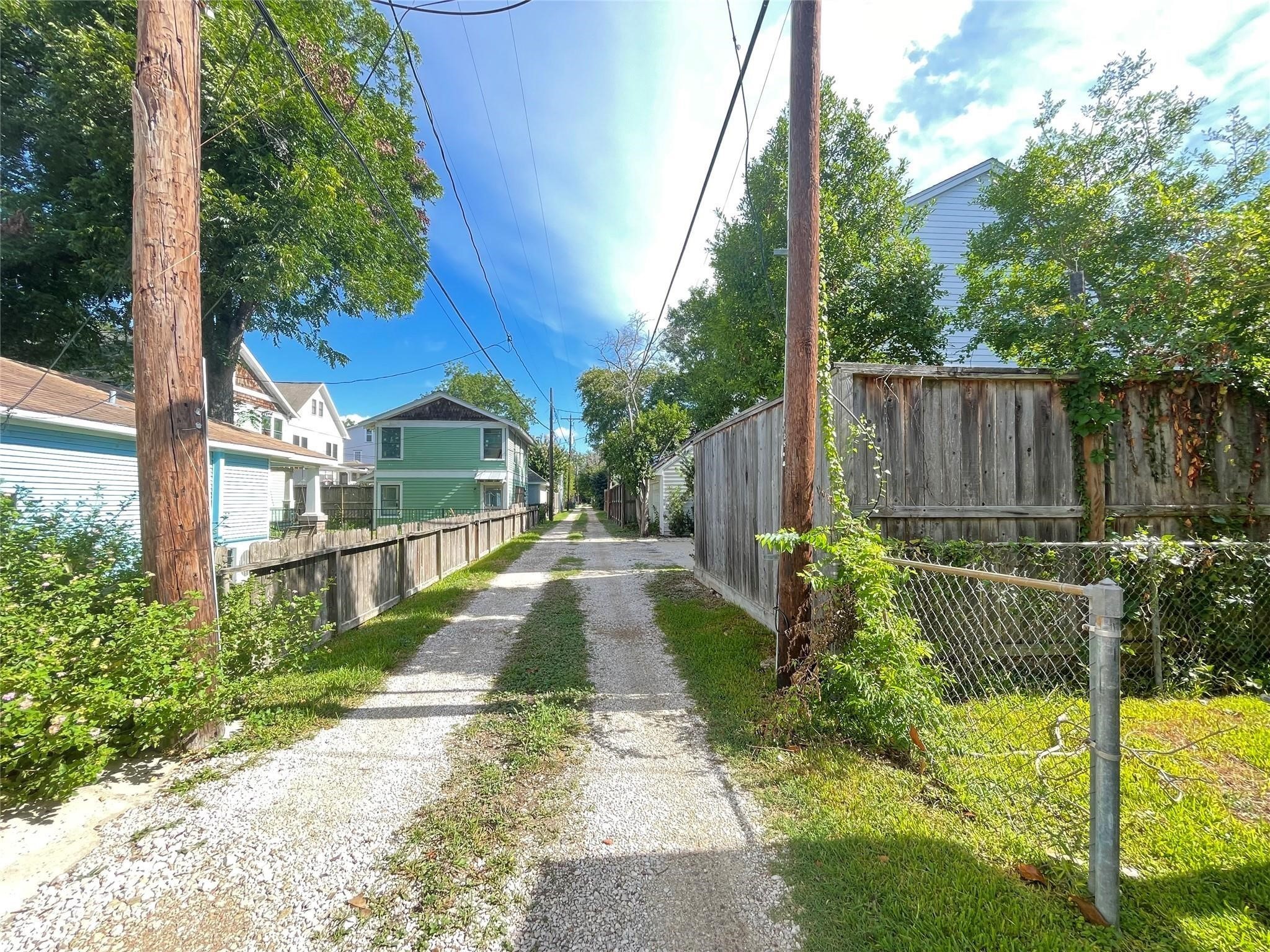 1123 1/2 Arlington Street Property Photo 10