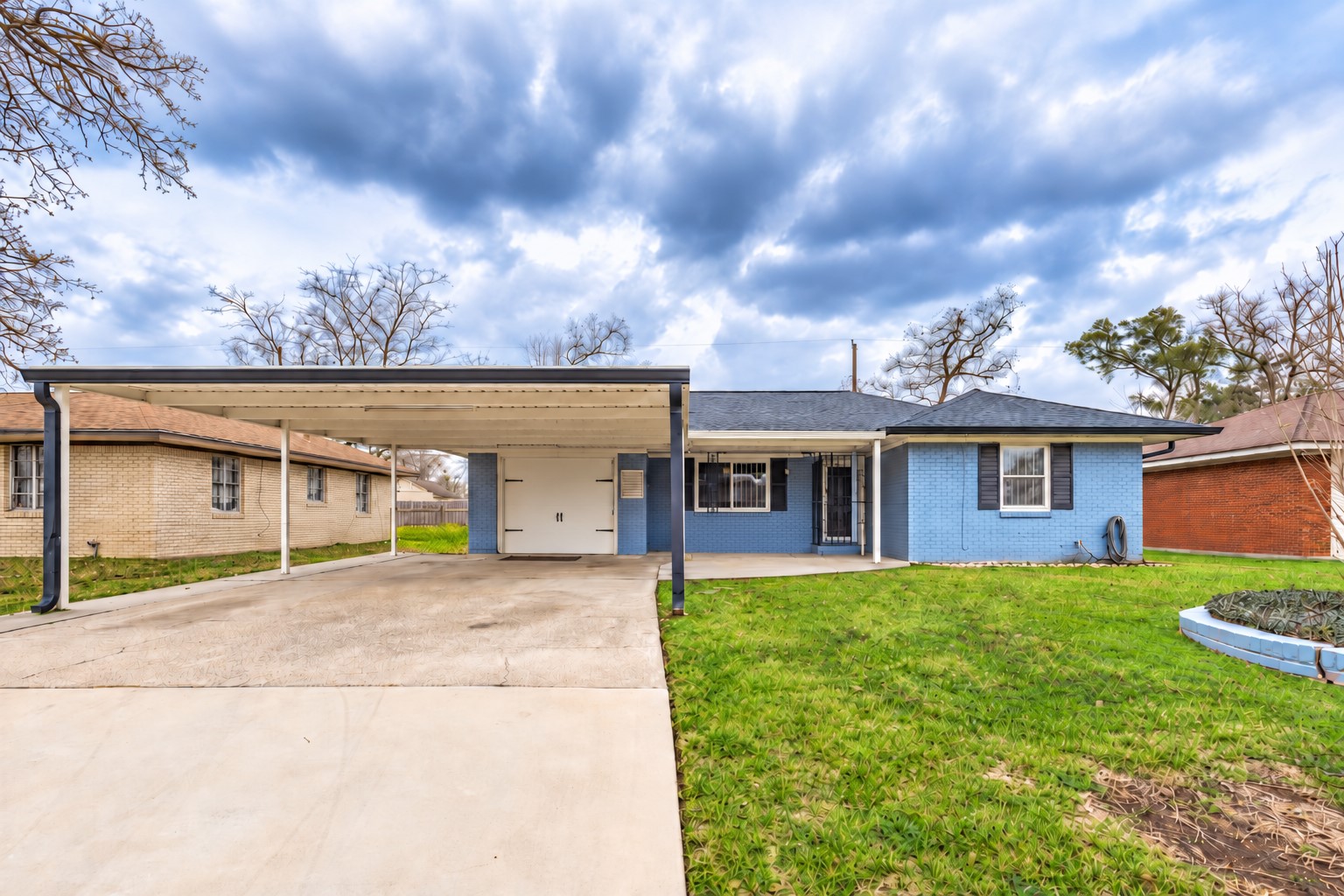 9101 Homewood Lane Ne Property Photo 1