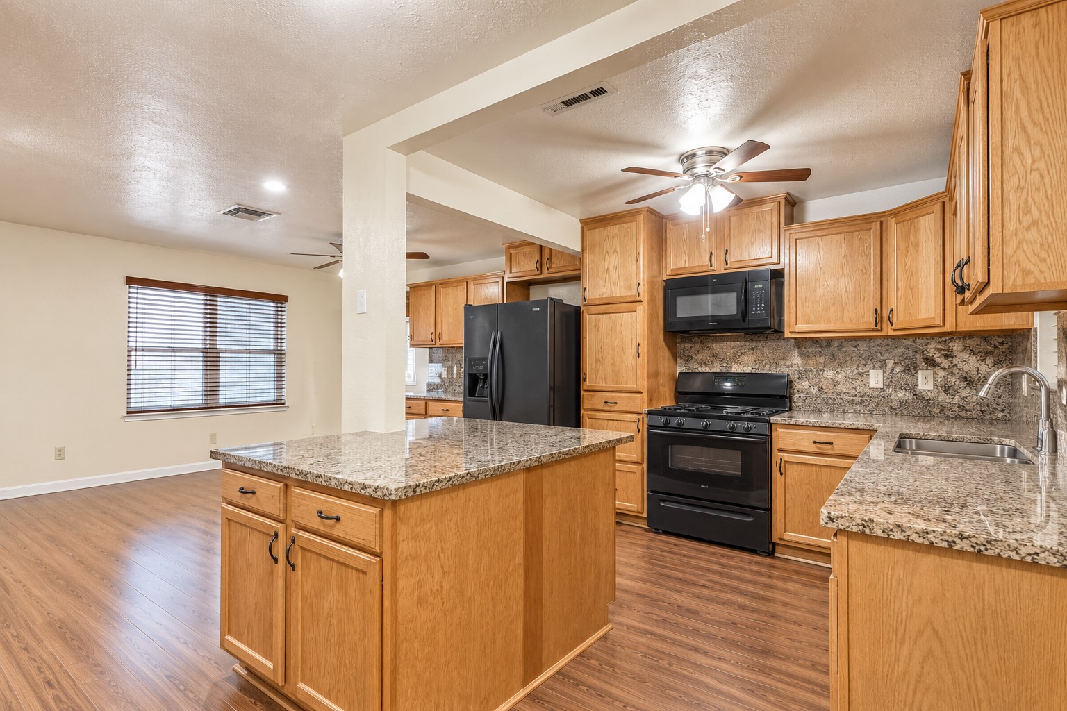 9101 Homewood Lane Ne Property Photo 4