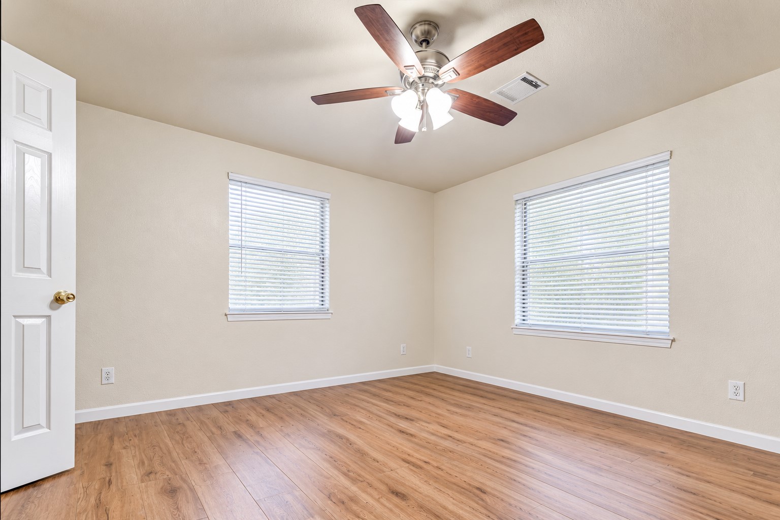 9101 Homewood Lane Ne Property Photo 6