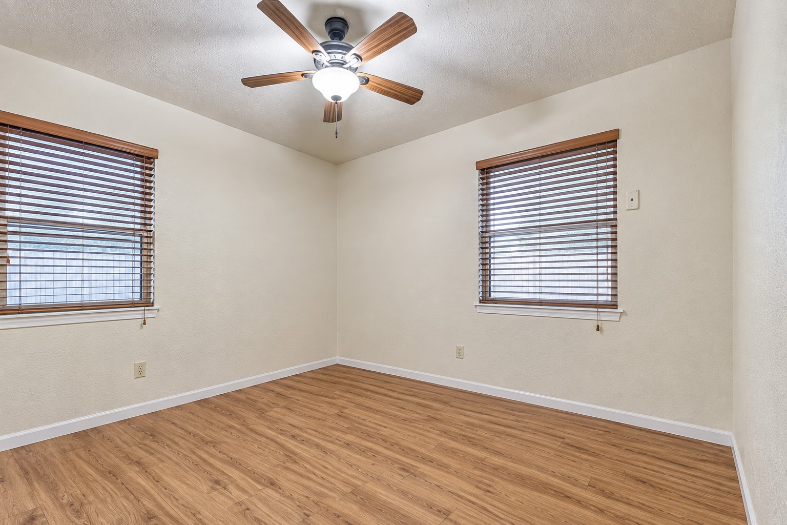 9101 Homewood Lane Ne Property Photo 7