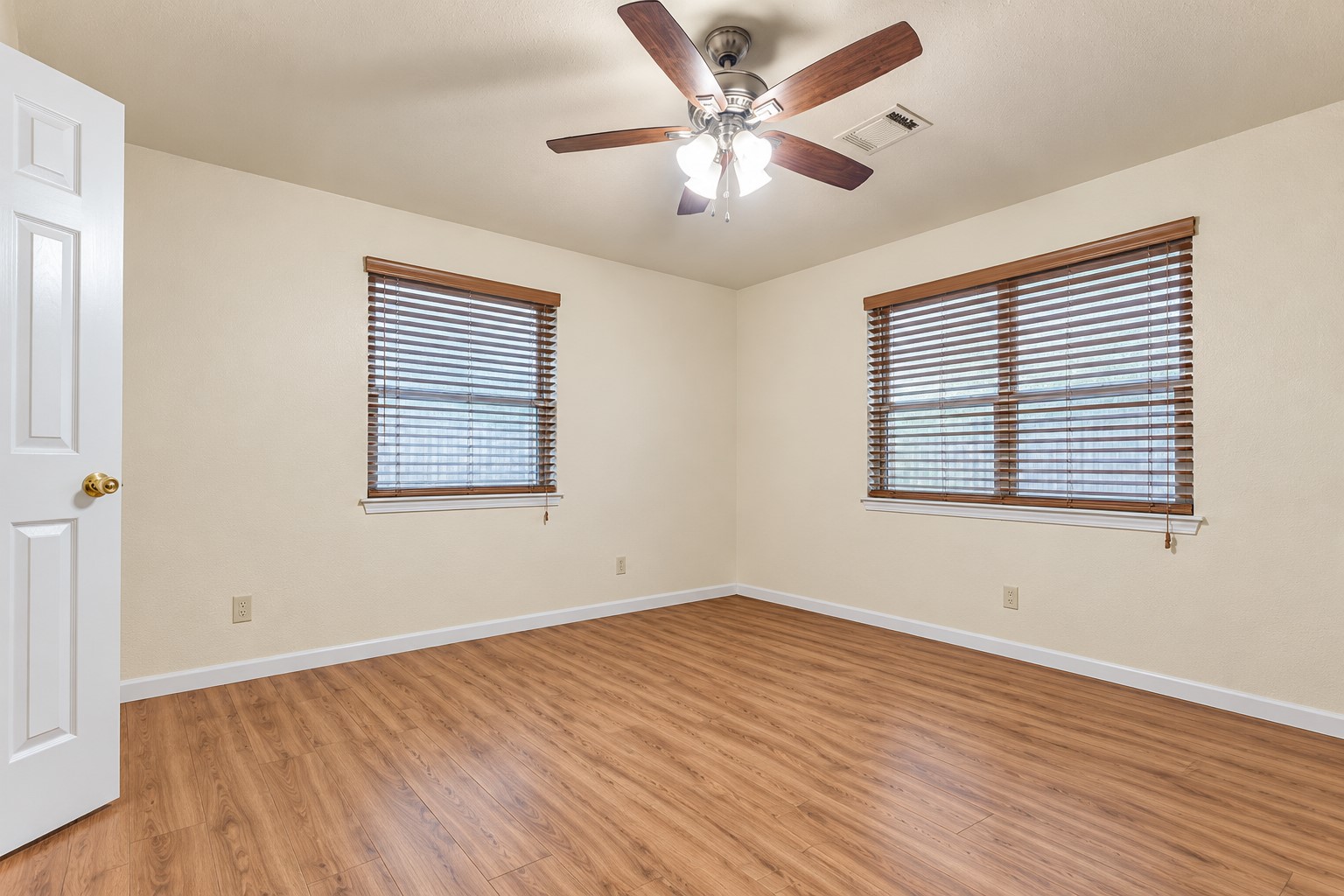 9101 Homewood Lane Ne Property Photo 8