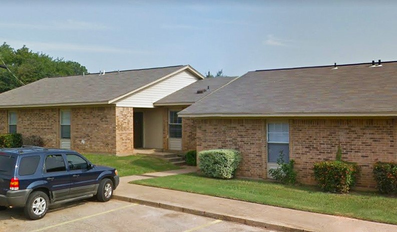 1302 Jacksonville Property Photo 2