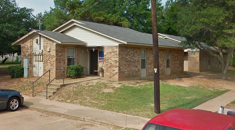 1302 Jacksonville Property Photo 4
