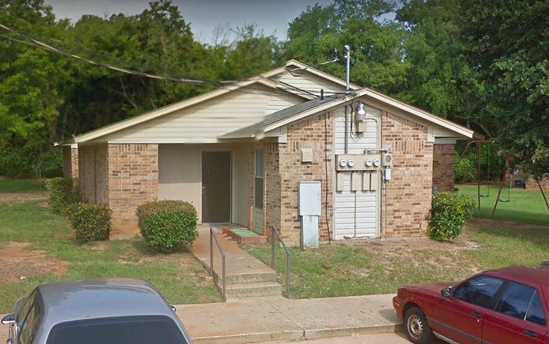1302 Jacksonville Property Photo 5