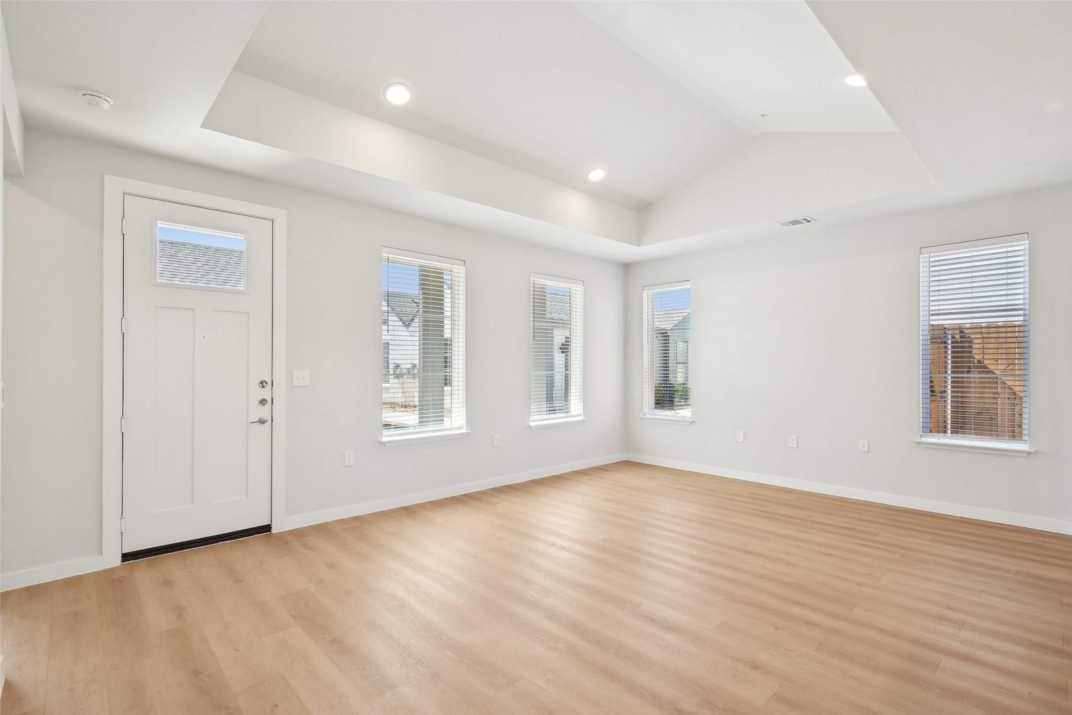 3651-806 S Custer Road Property Photo 6