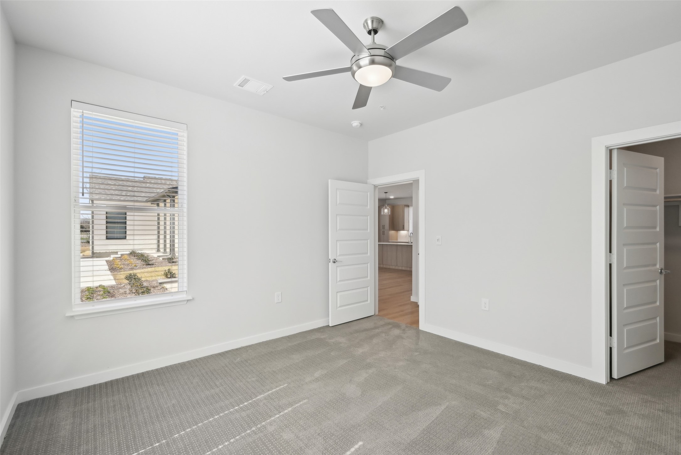 3651-806 S Custer Road Property Photo 13