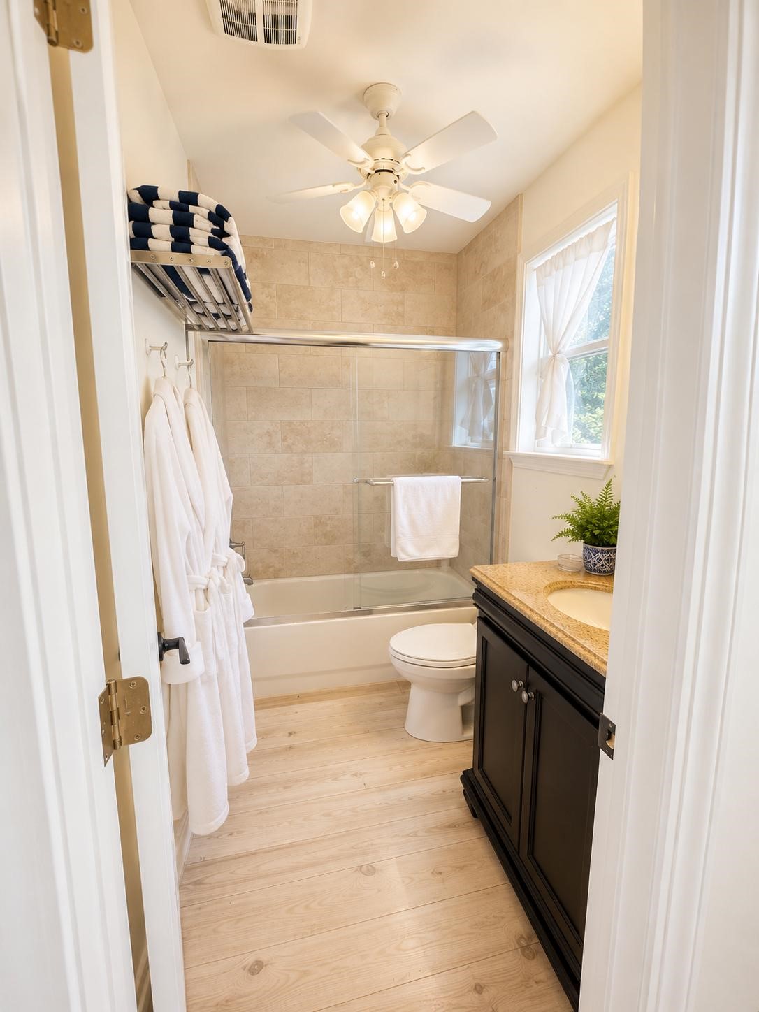 1524 Columbia A Property Photo 22