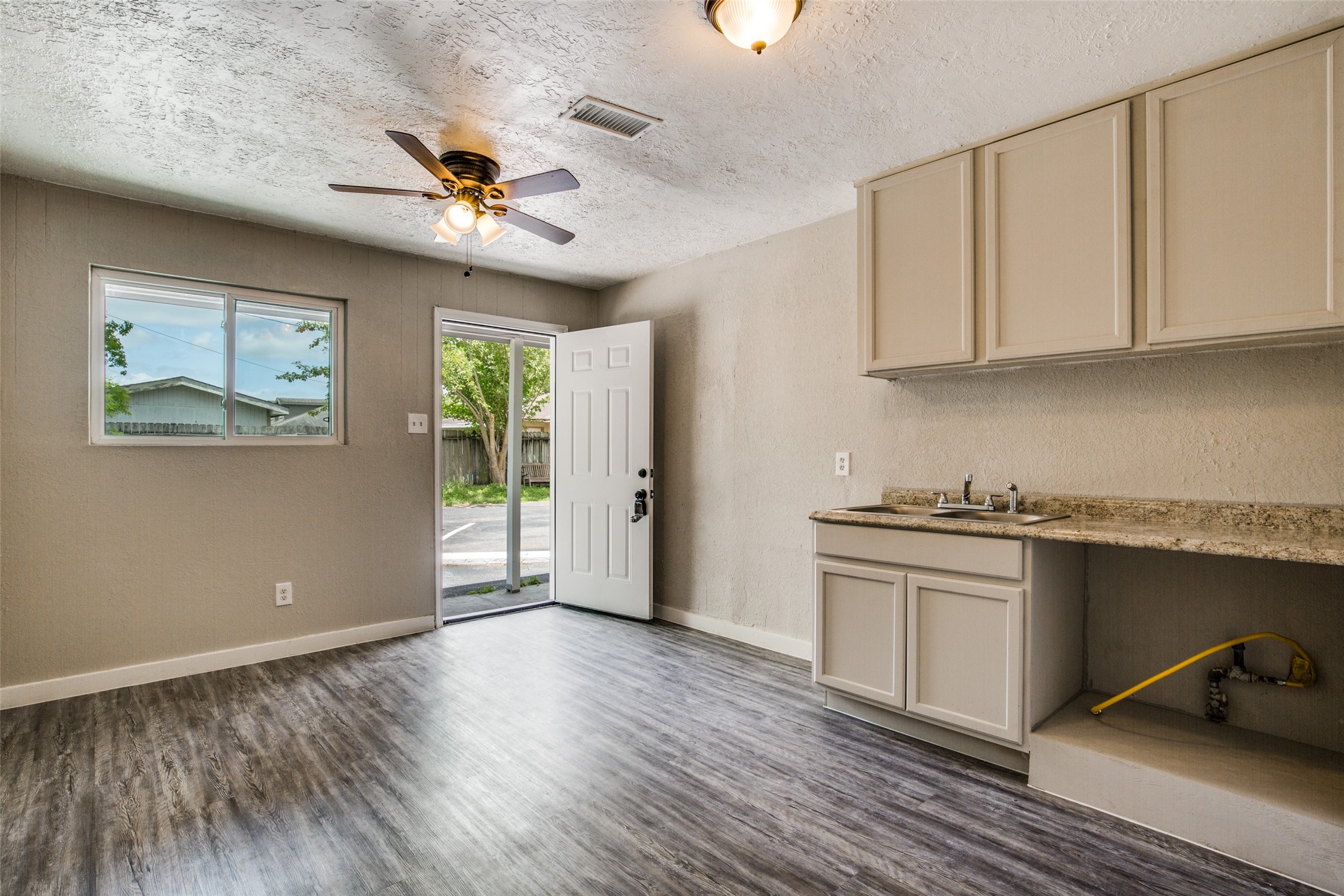 4820 Oak Ave Street 6 Property Photo 1