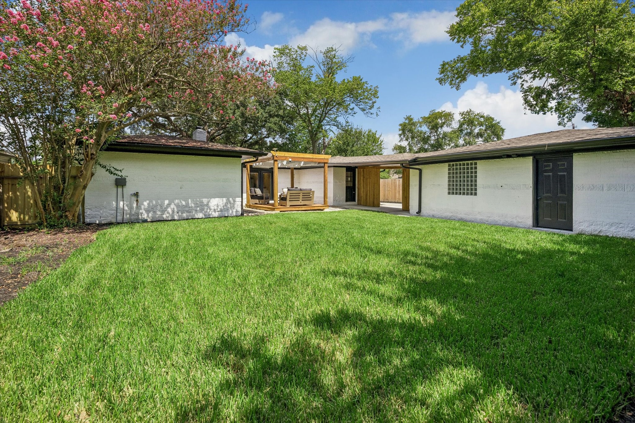 9419 Greenwillow Drive Property Photo 9