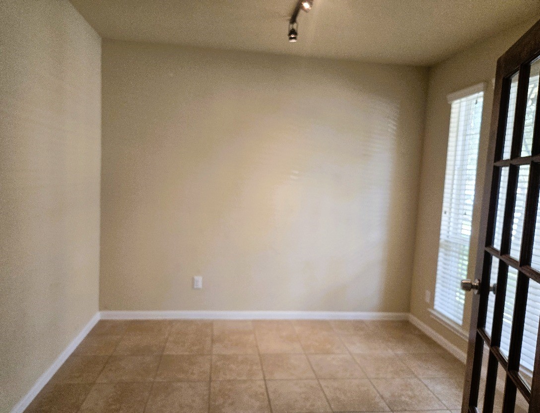 9957 Spring Rock Lane Property Photo 4