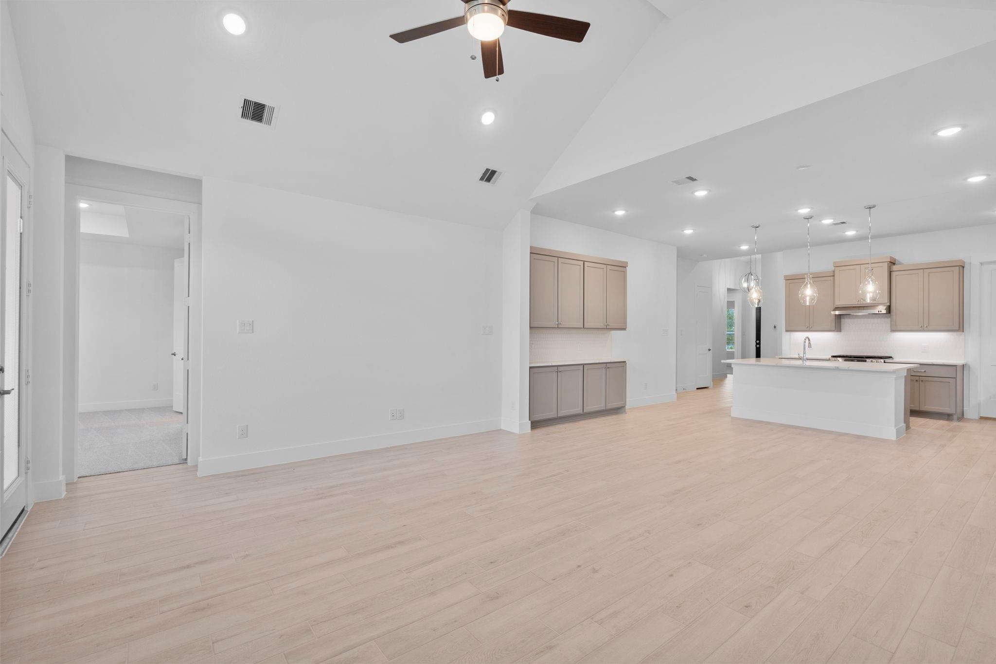 1130 Mills Cove Drive Property Photo 6
